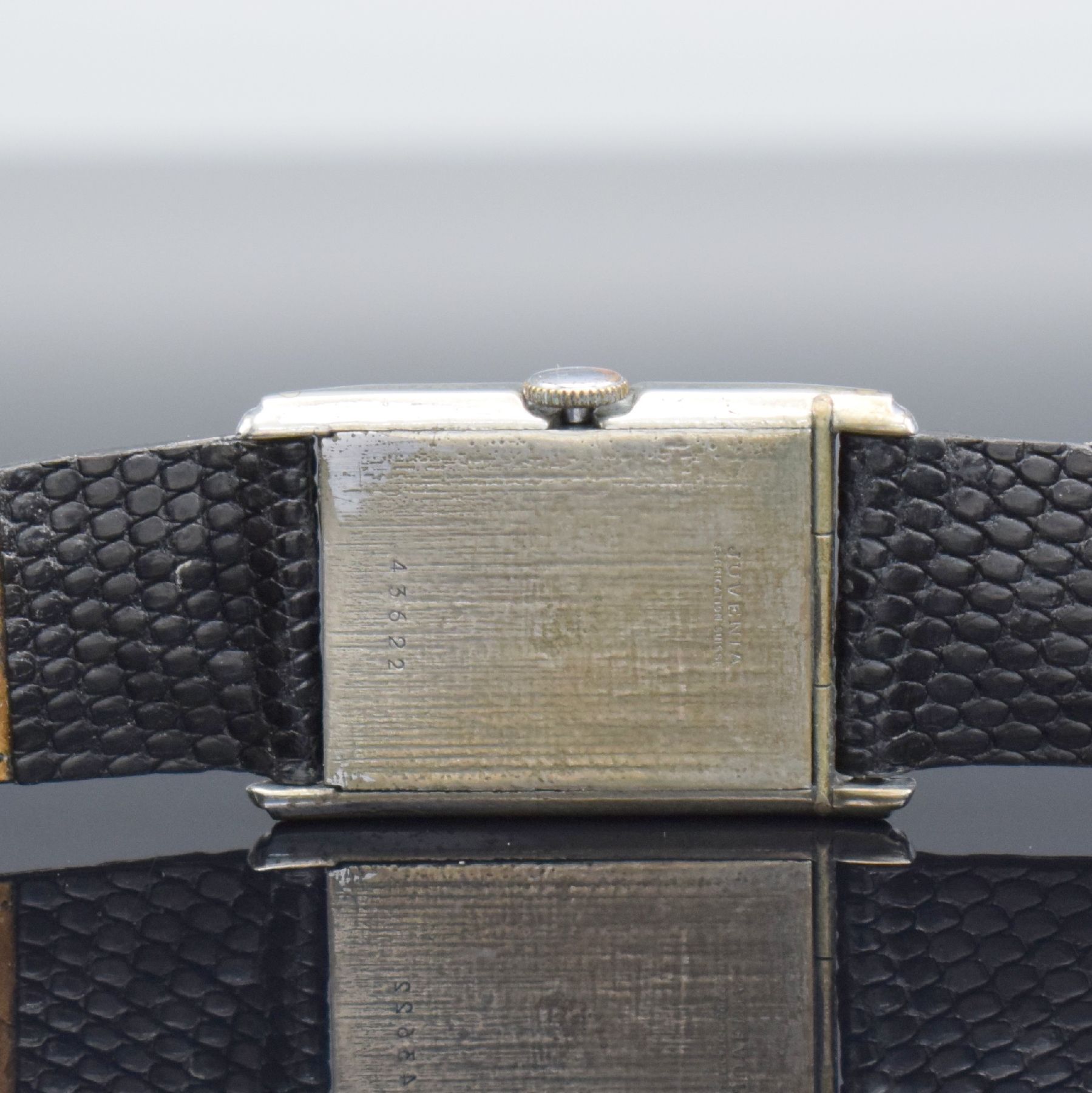 Detail d: JUVENIA rechteckige Armbanduhr mit digitaler Anzeige, Schweiz um 1935, verchr. Nickelgeh., gestufte Seite, digitale Anzeige von Std., Min. & Sekunde, ...