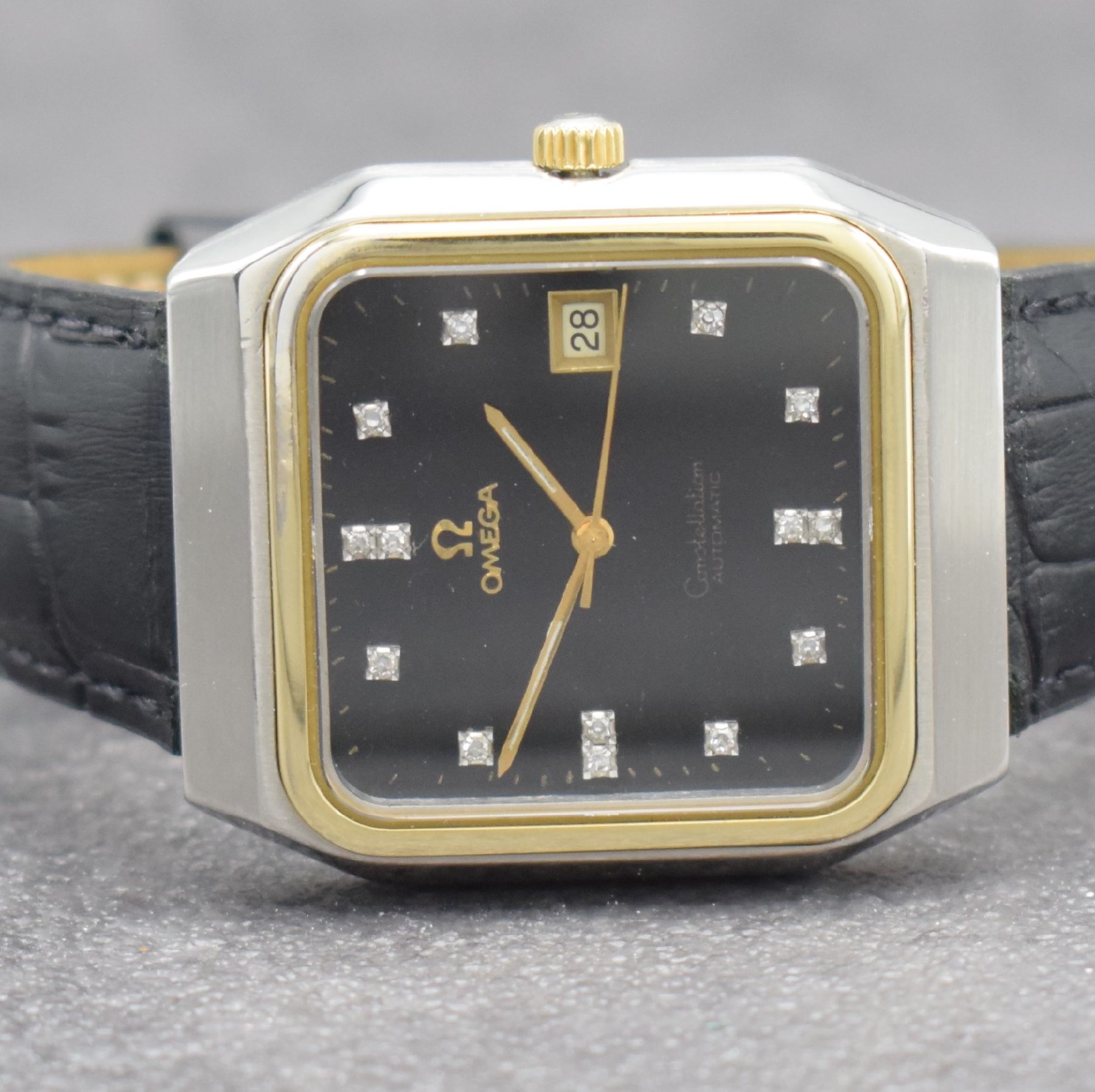Detail a: OMEGA Constellation Ref. 168.0062 in Stahl/ Gold, Schweiz um 1973, Automatik, 4-fach verschr. Geh., Boden m. Sternwarten-Symbol, schwarzes ...
