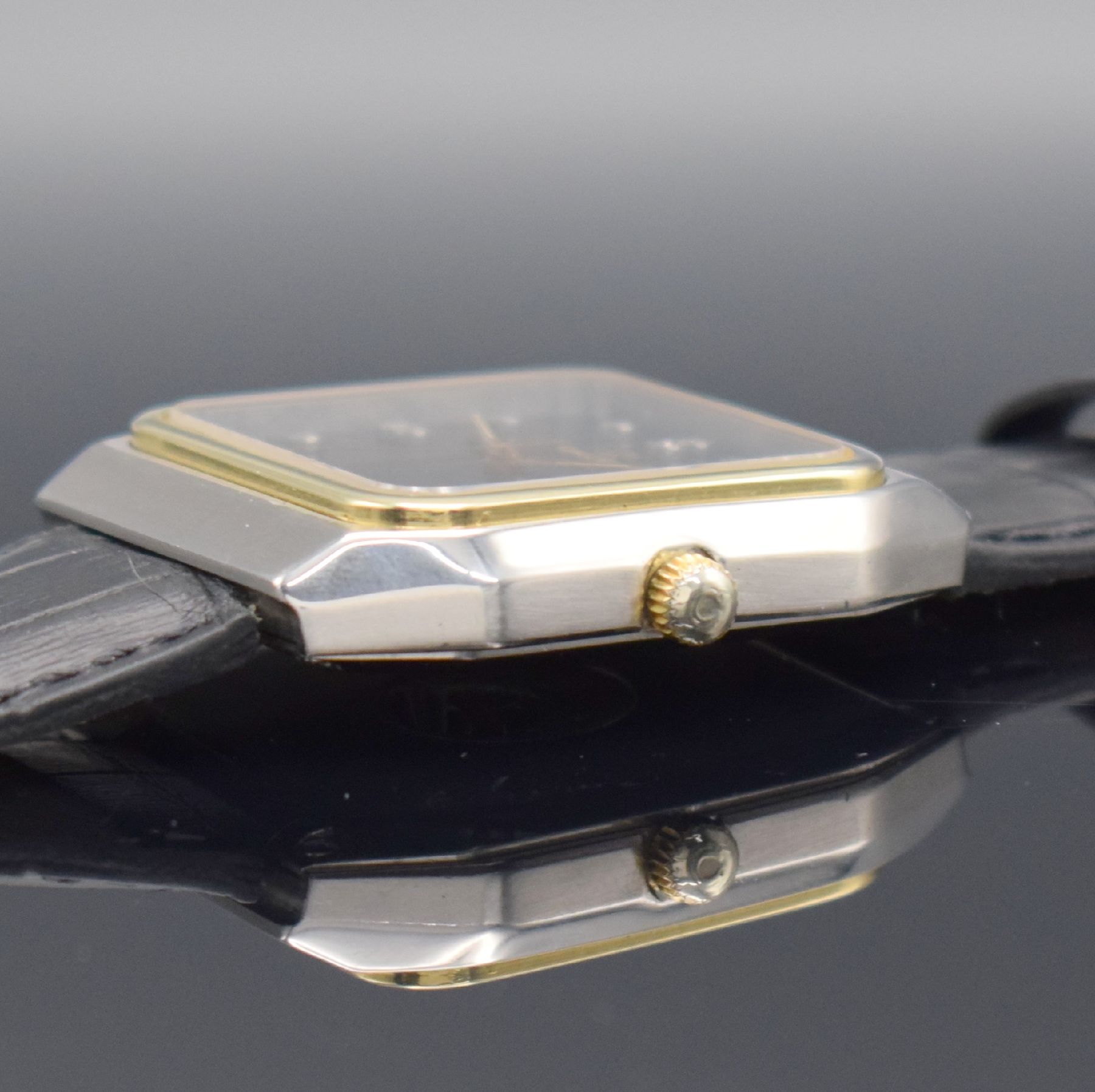 Detail d: OMEGA Constellation Ref. 168.0062 in Stahl/ Gold, Schweiz um 1973, Automatik, 4-fach verschr. Geh., Boden m. Sternwarten-Symbol, schwarzes ...