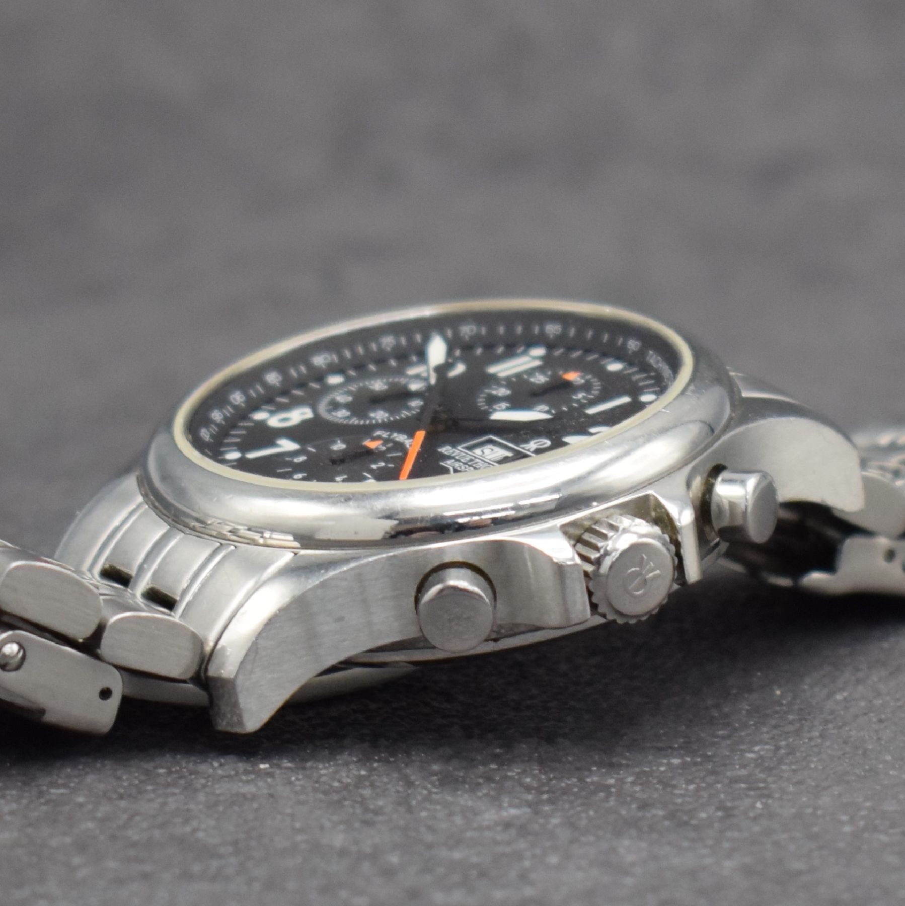 Detail d: REVUE THOMMEN Flyback Chronograph in Stahl, Schweiz verk. 02/2004, Automatik, beids. vergl. & verschr. Gehäuse, neutr. Gliederbd. m. Faltschl., ...