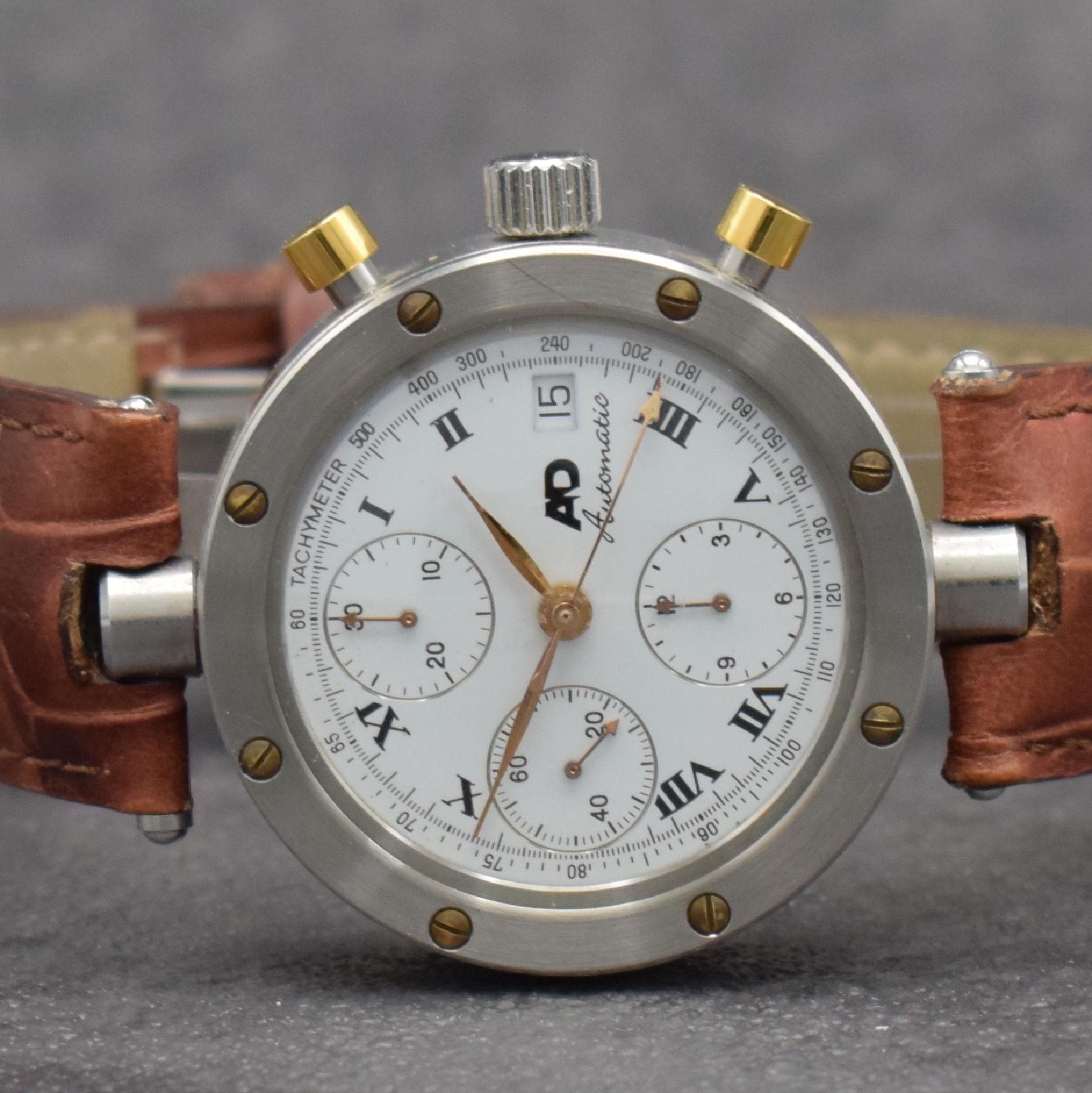Detail a: AD ausgefallener Chronograph in Edelstahl, Schweiz um 2000, Automatik, 3-teil. verschr. Gehäuse, beids. vergl., Drücker verg., weißes Zifferbl. m. ...