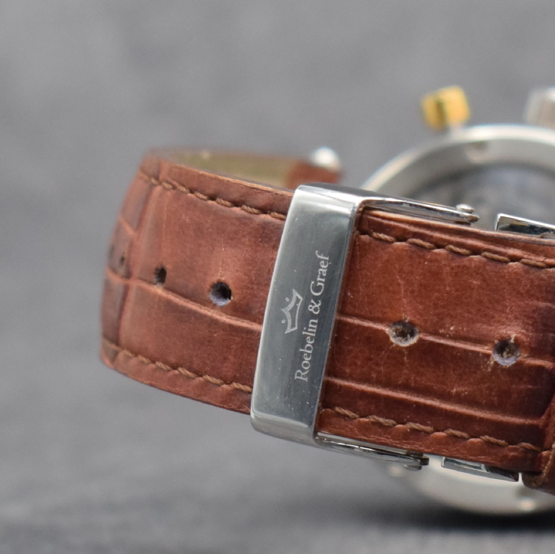 Detail d: AD ausgefallener Chronograph in Edelstahl, Schweiz um 2000, Automatik, 3-teil. verschr. Gehäuse, beids. vergl., Drücker verg., weißes Zifferbl. m. ...
