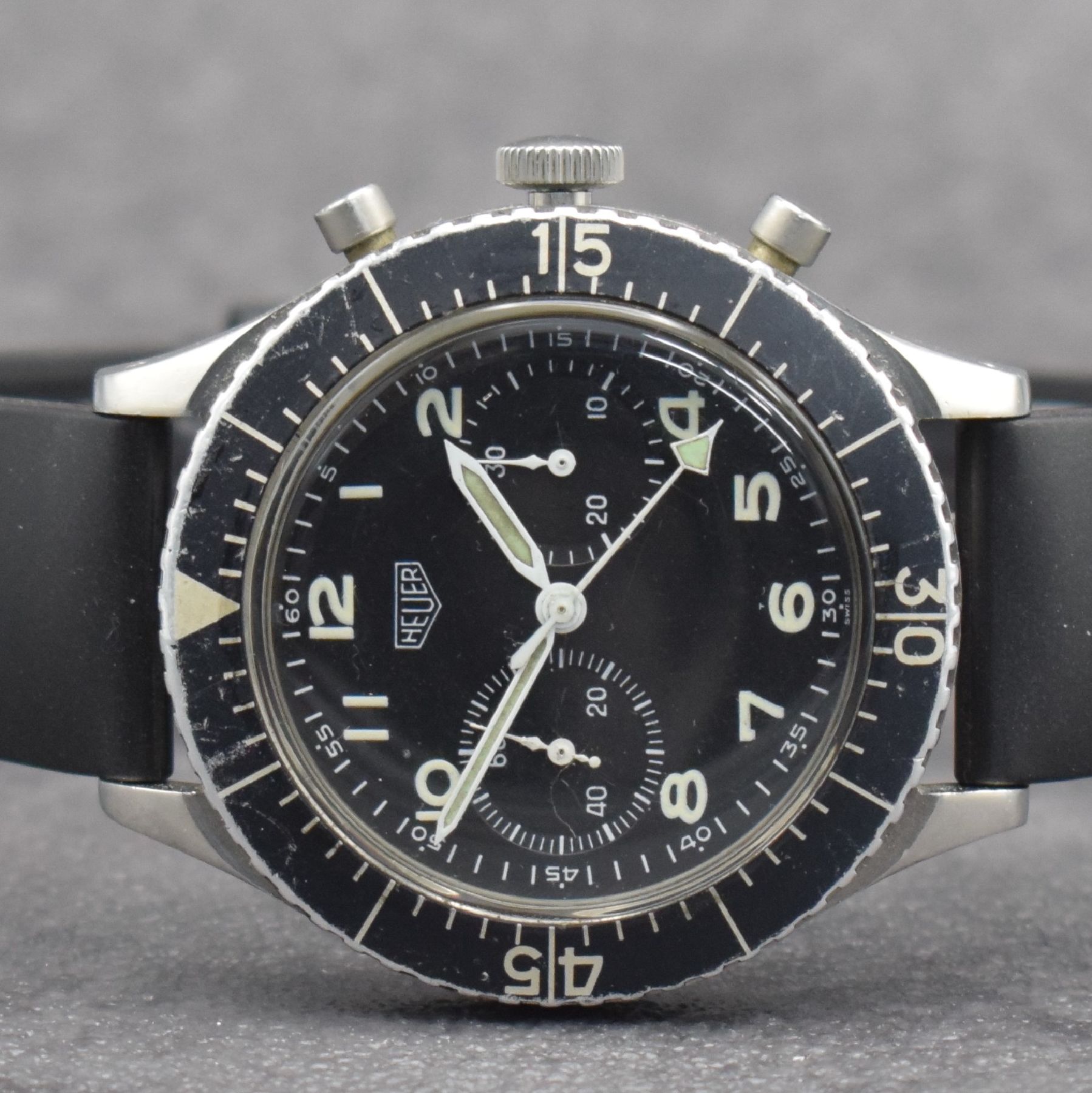 Detail a: HEUER Flieger-Schaltradchronograph der BUNDESWEHR Versorgungs-Nr. 6645-12-146-3774, Schweiz um 1968, Handaufzug, 4-fach verschr. Monocoque-Geh. in ...