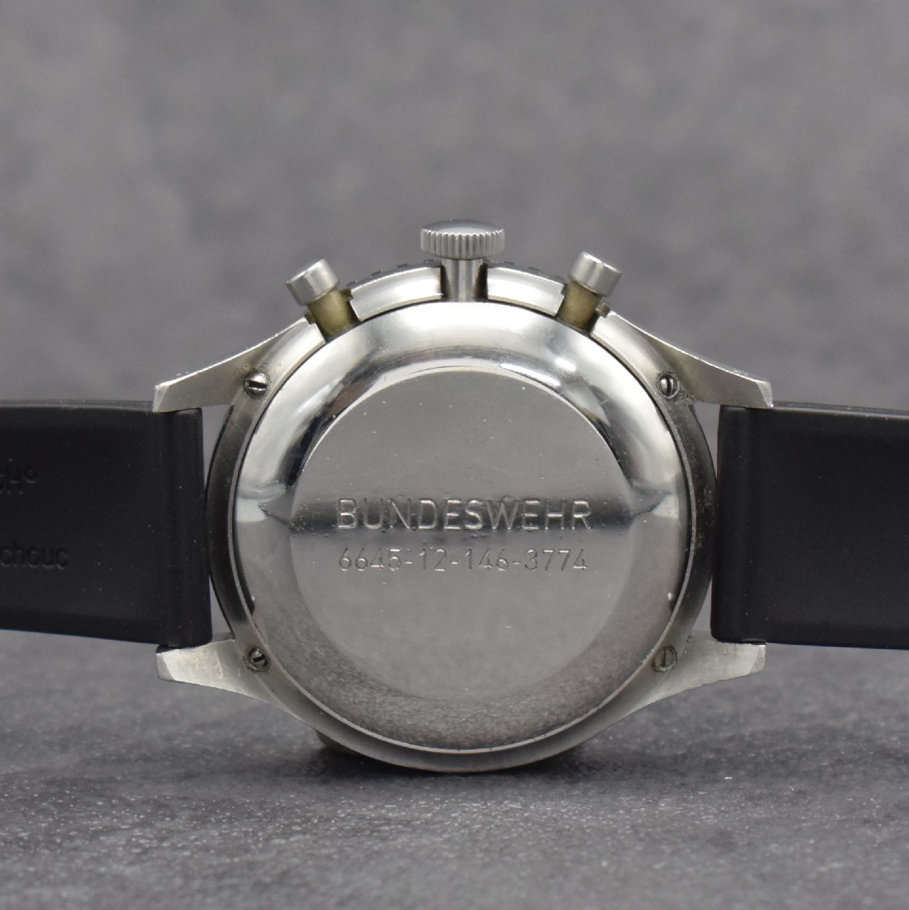 Detail d: HEUER Flieger-Schaltradchronograph der BUNDESWEHR Versorgungs-Nr. 6645-12-146-3774, Schweiz um 1968, Handaufzug, 4-fach verschr. Monocoque-Geh. in ...
