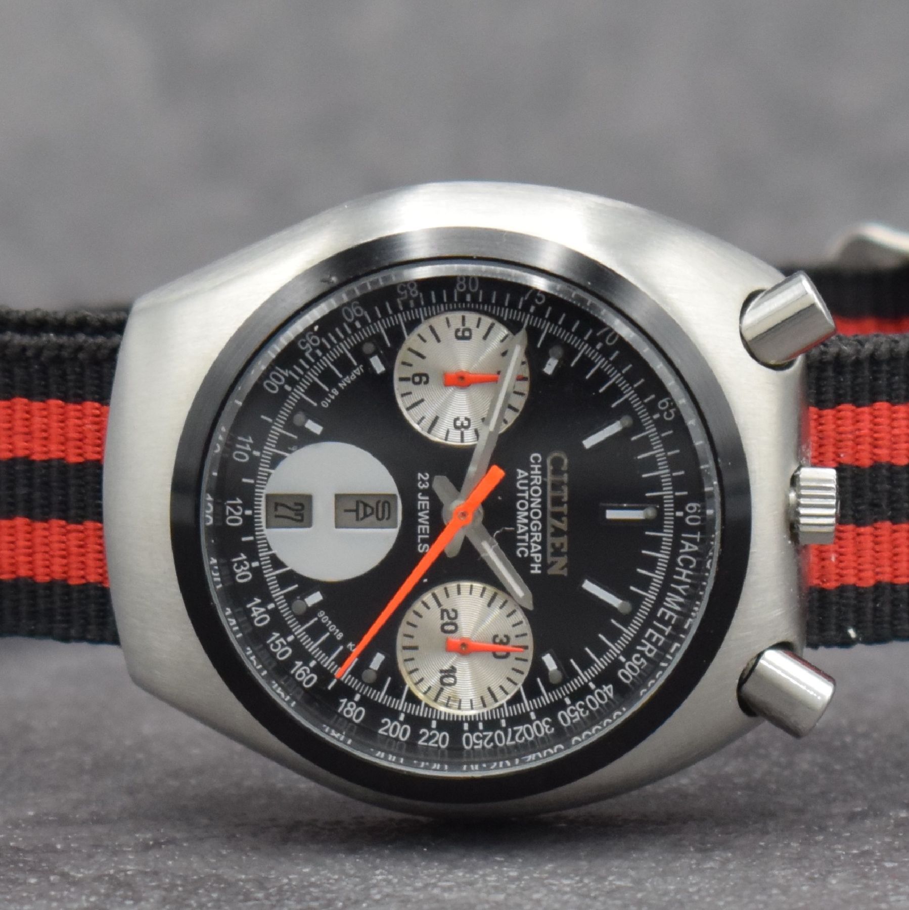 Detail a: CITIZEN sog. Bullhead Herrenarmbanduhr mit Flyback-Chronograph, Japan um 1970, Automatik, Ref. 4-901177 Y, verchr. Geh., Boden geschr., schwarzes ...