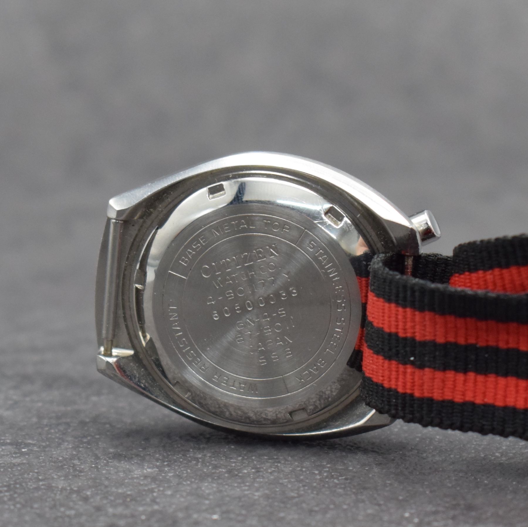 Detail e: CITIZEN sog. Bullhead Herrenarmbanduhr mit Flyback-Chronograph, Japan um 1970, Automatik, Ref. 4-901177 Y, verchr. Geh., Boden geschr., schwarzes ...