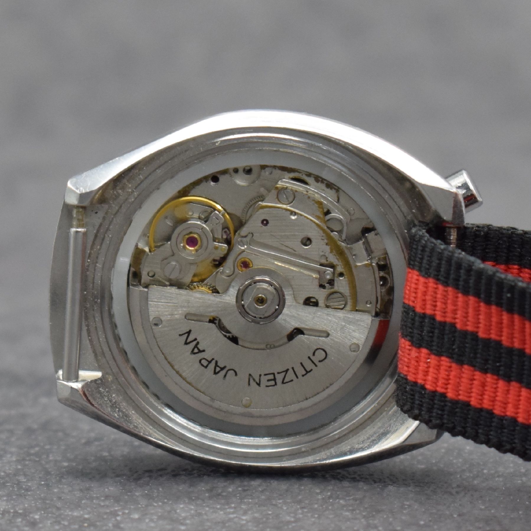 Detail f: CITIZEN sog. Bullhead Herrenarmbanduhr mit Flyback-Chronograph, Japan um 1970, Automatik, Ref. 4-901177 Y, verchr. Geh., Boden geschr., schwarzes ...