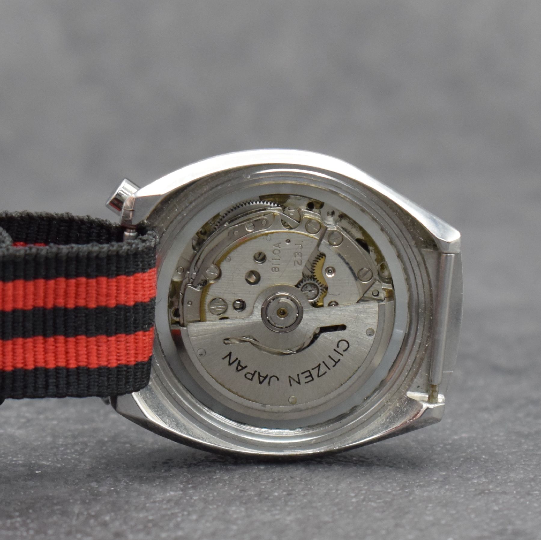 Detail g: CITIZEN sog. Bullhead Herrenarmbanduhr mit Flyback-Chronograph, Japan um 1970, Automatik, Ref. 4-901177 Y, verchr. Geh., Boden geschr., schwarzes ...