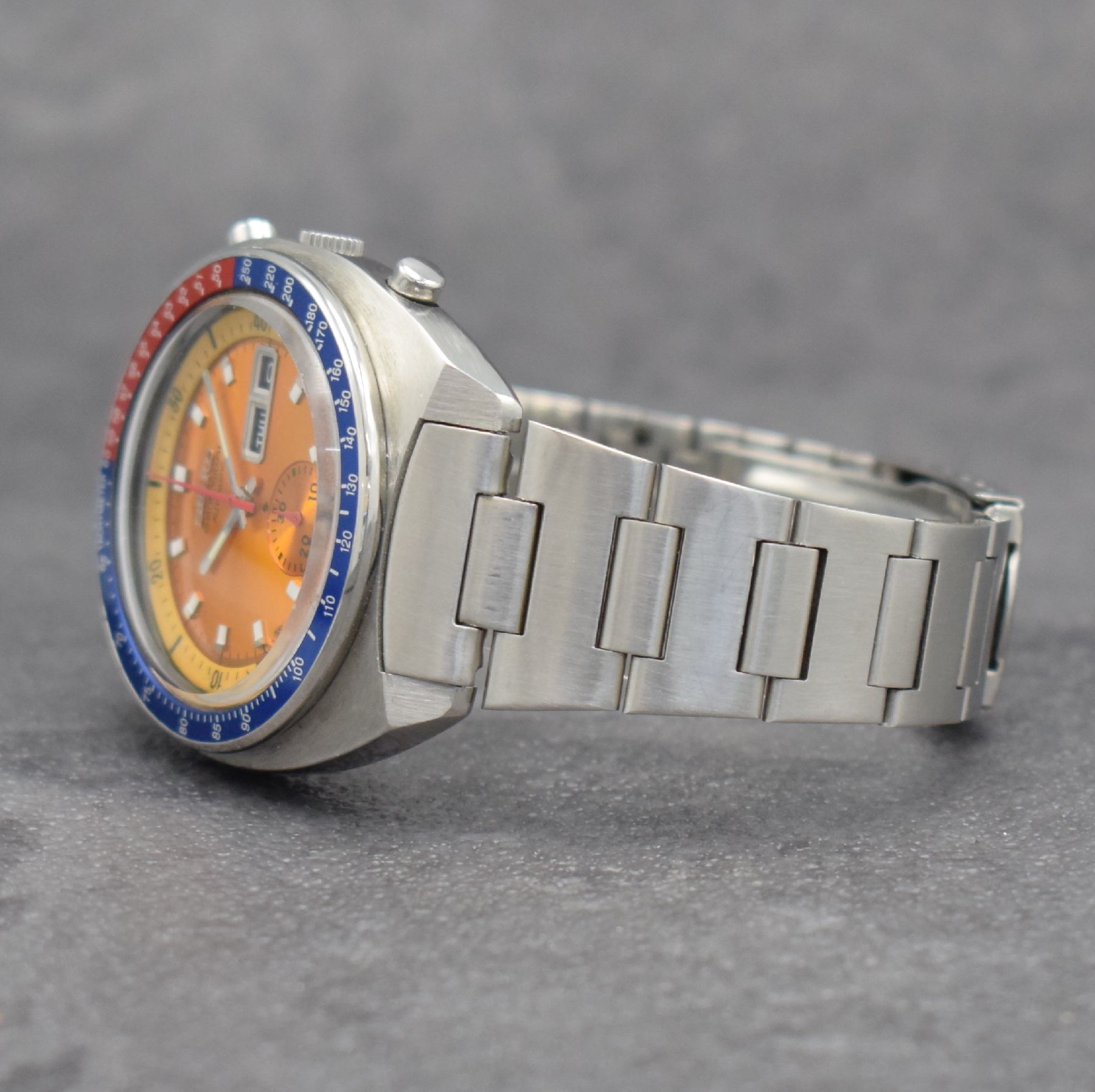 Detail c: SEIKO sog. POGUE Herrenarmbanduhr mit Schaltradchronograph Referenz 6139-6002, Japan um 1975, Automatik, massives Edelstahlgeh. m. geschr. Boden, ...