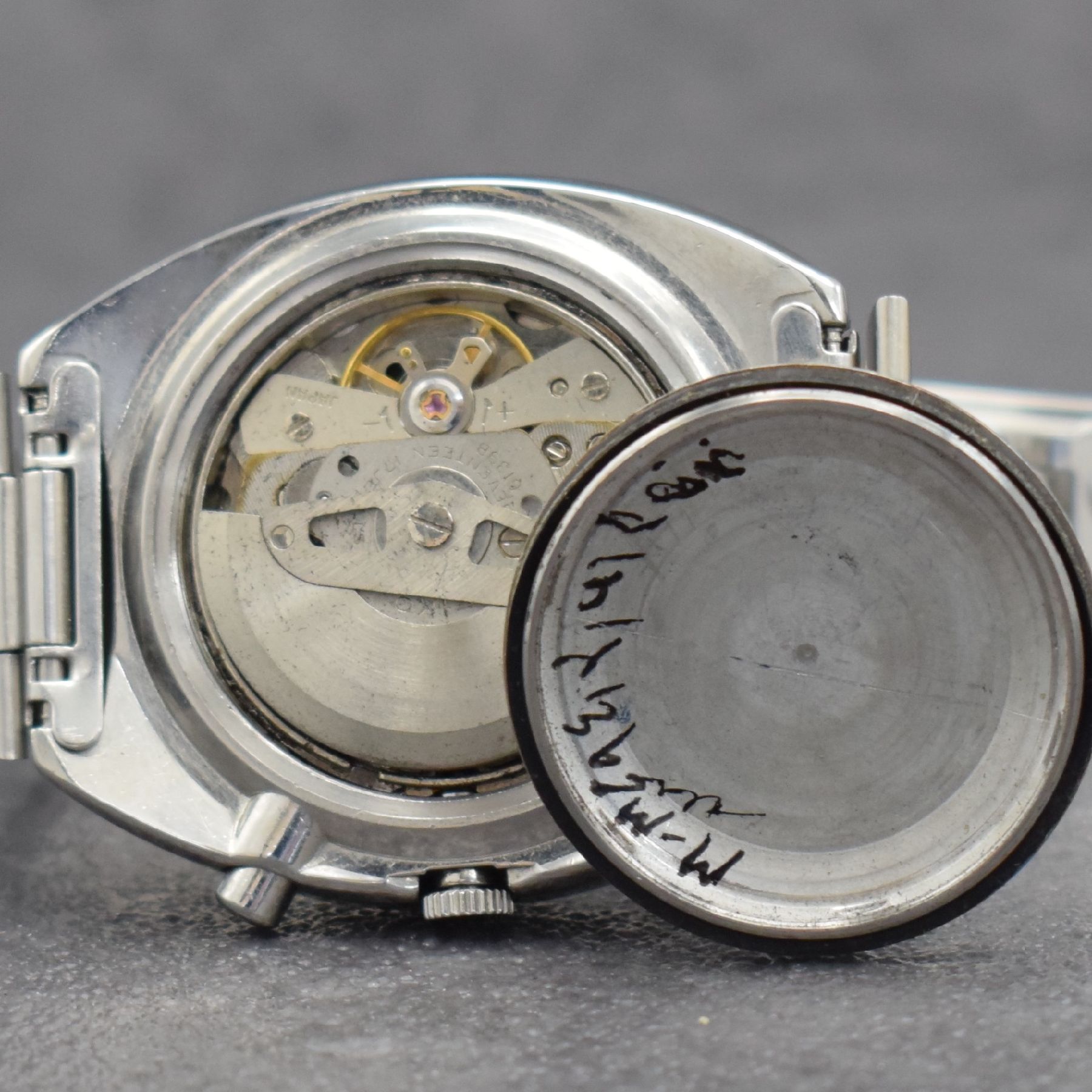 Detail i: SEIKO sog. POGUE Herrenarmbanduhr mit Schaltradchronograph Referenz 6139-6002, Japan um 1975, Automatik, massives Edelstahlgeh. m. geschr. Boden, ...