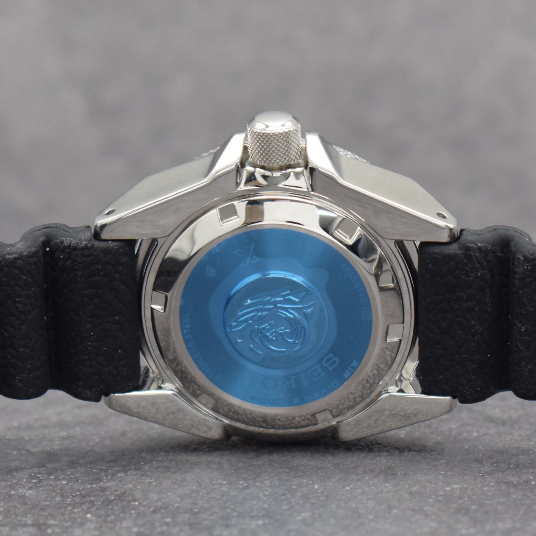 Detail d: SEIKO 2x Taucher-Herrenarmbanduhren, Japan um 2010, Automatik, Diver's 200m, verschr. Edelstahlgeh., Boden & Krone verschr., drehb. Lünette, ...