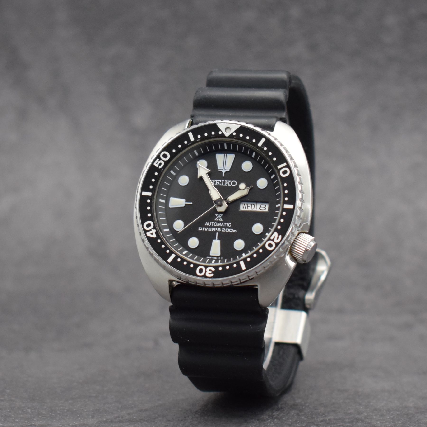 Detail f: SEIKO 2x Taucher-Herrenarmbanduhren, Japan um 2010, Automatik, Diver's 200m, verschr. Edelstahlgeh., Boden & Krone verschr., drehb. Lünette, ...