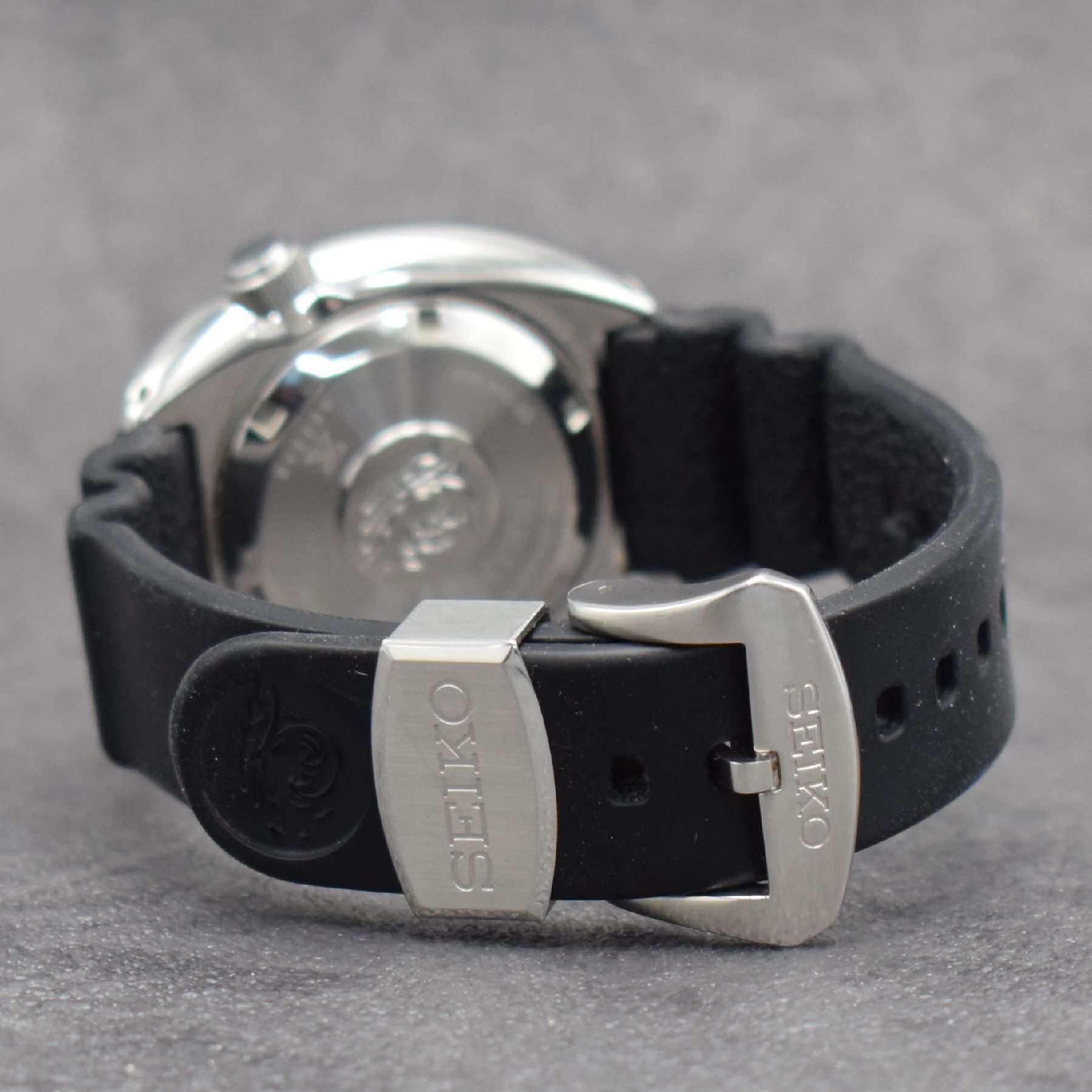 Detail g: SEIKO 2x Taucher-Herrenarmbanduhren, Japan um 2010, Automatik, Diver's 200m, verschr. Edelstahlgeh., Boden & Krone verschr., drehb. Lünette, ...