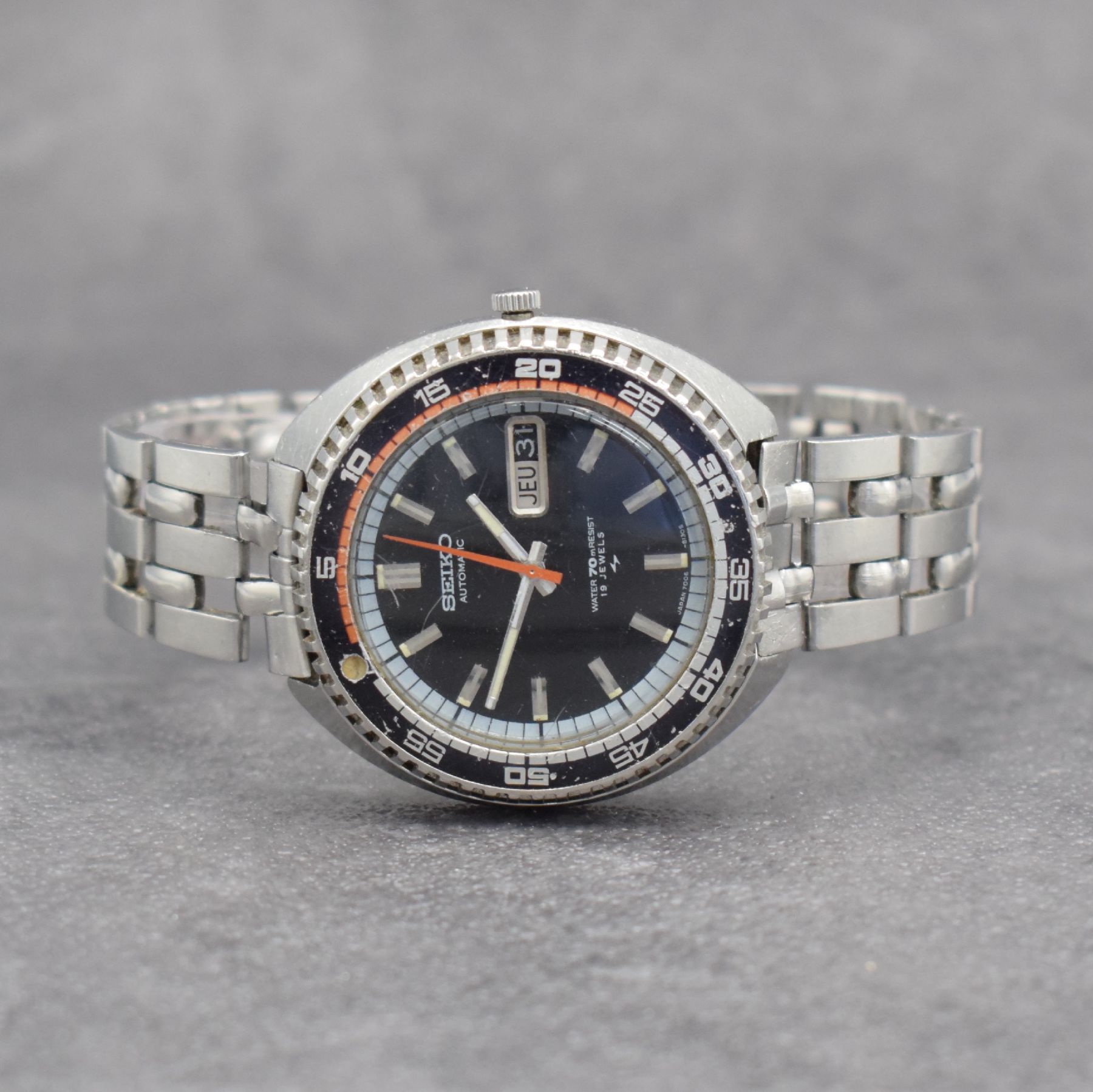 Konvolut: 3 Seiko Armbanduhren in Stahl, Japan 1970er Jahre, alle Automatik, alle Böden verschr., 1 x Serie 5 Sports mit orig. Gliederband, ...
