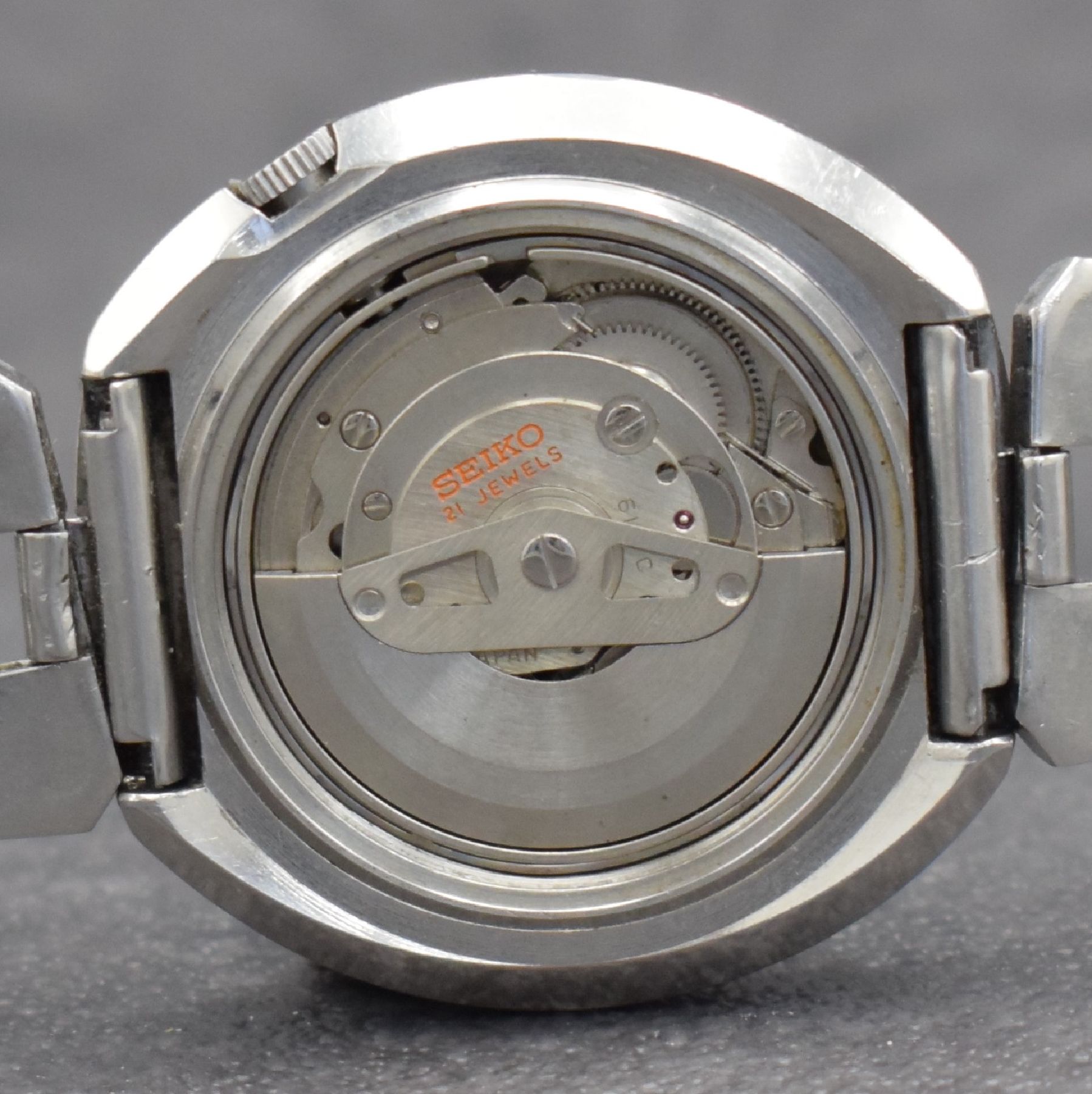 Detail g: Konvolut: 3 Seiko Armbanduhren in Stahl, Japan 1970er Jahre, alle Automatik, alle Böden verschr., 1 x Serie 5 Sports mit orig. Gliederband, ...