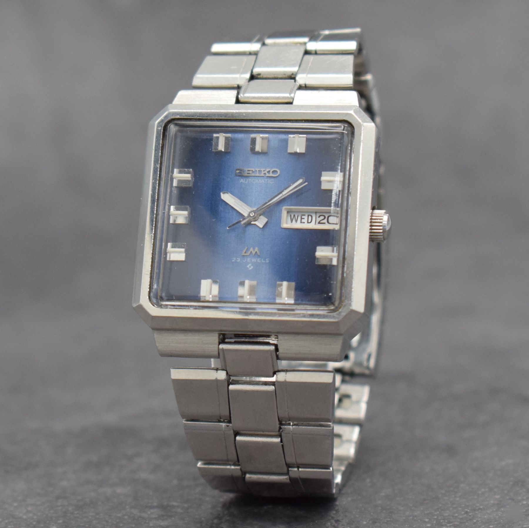 Detail a: Konvolut: 4 Seiko Armbanduhren in Stahl, Japan 1970/80er Jahre, alle Automatik, 3 x Böden verschr., 1 x Stülpgeh., 1 x mit Wecker Modell BELL-MATIC ...