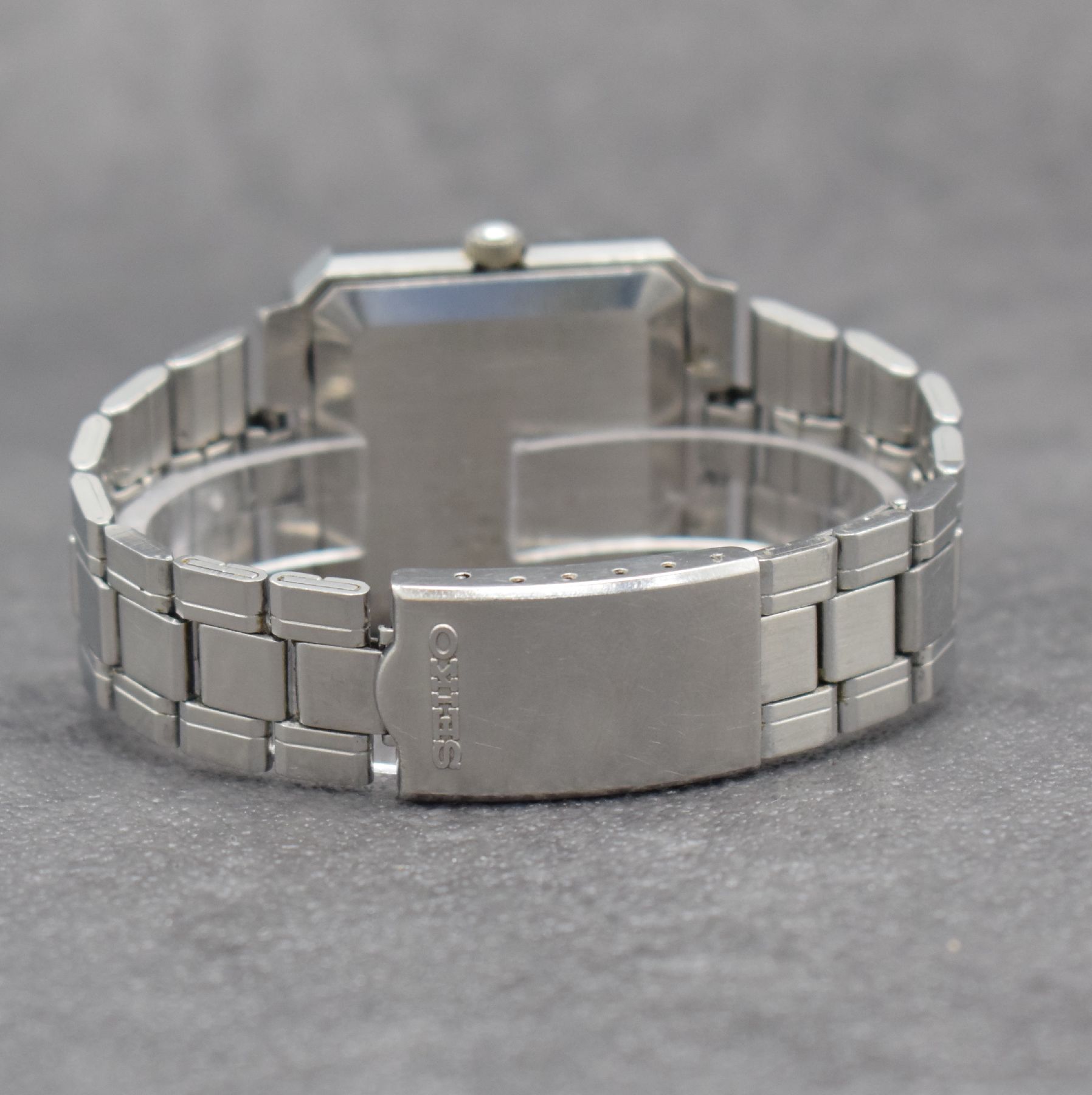 Detail c: Konvolut: 4 Seiko Armbanduhren in Stahl, Japan 1970/80er Jahre, alle Automatik, 3 x Böden verschr., 1 x Stülpgeh., 1 x mit Wecker Modell BELL-MATIC ...