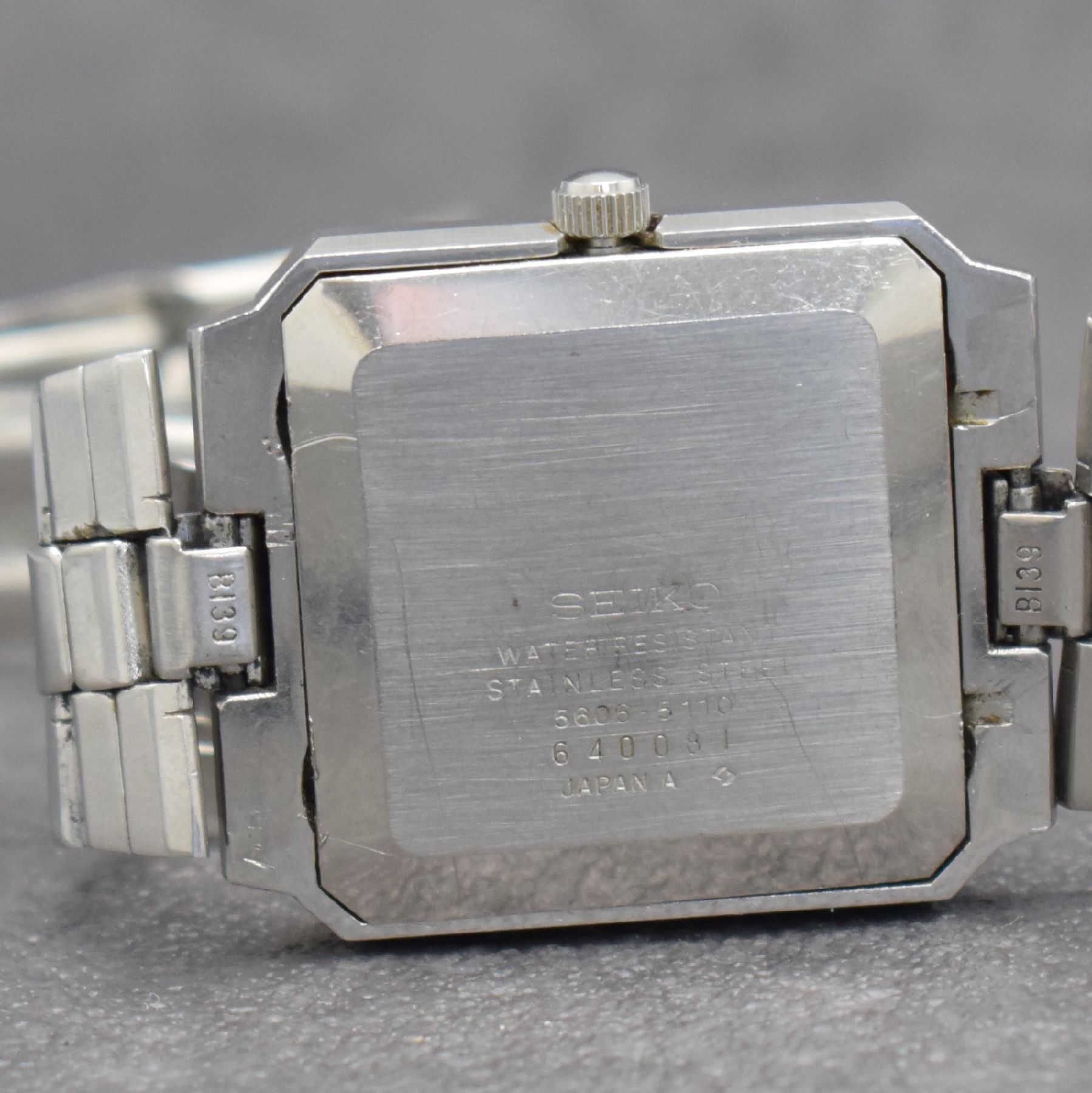 Detail d: Konvolut: 4 Seiko Armbanduhren in Stahl, Japan 1970/80er Jahre, alle Automatik, 3 x Böden verschr., 1 x Stülpgeh., 1 x mit Wecker Modell BELL-MATIC ...