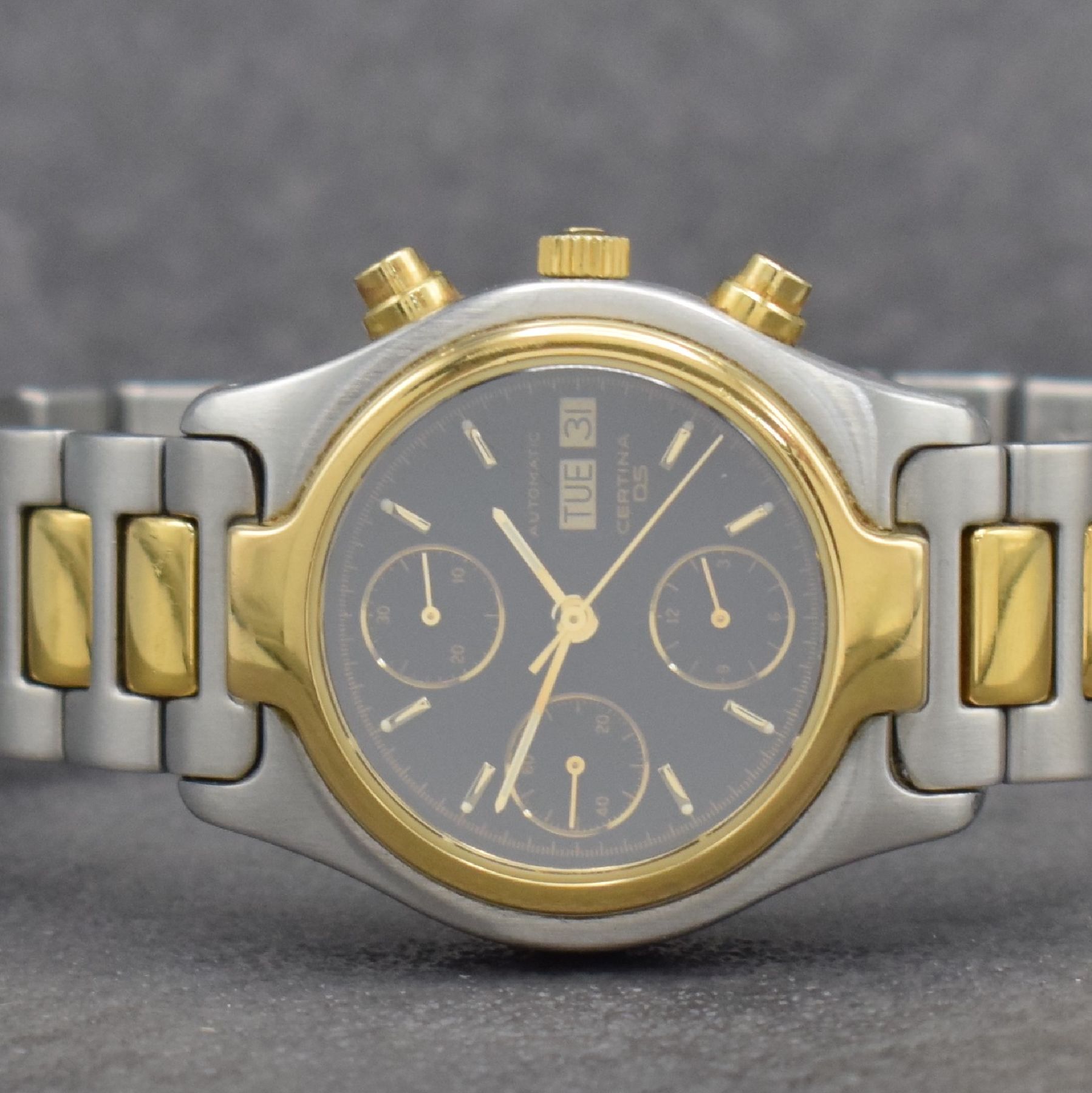 Detail a: CERTINA DS Herrenarmbanduhr mit Chronograph, Schweiz um 1990, Automatik, z. T. verg. Stahlgeh. inkl. Gliederband m. Faltschl., schwarzes Zifferbl. m. ...