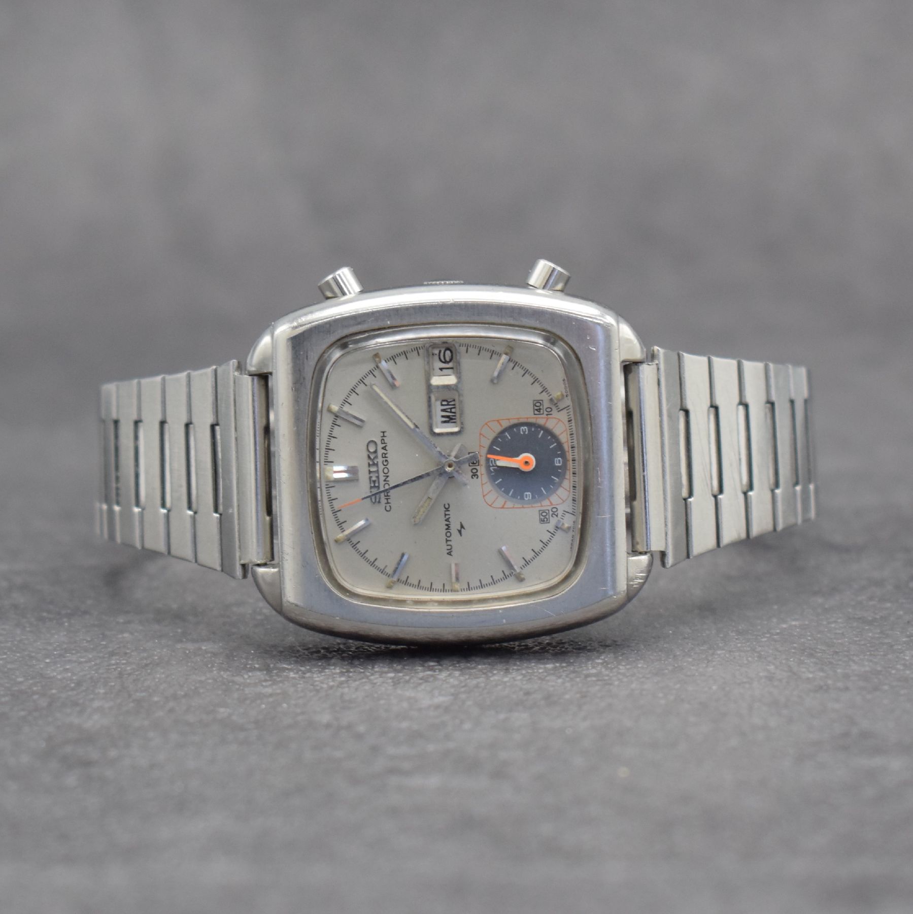 SEIKO seltener Flyback-Chronograph mit Stunden- & Minutenzähler bei 6, Japan um 1975, Automatik, Stahl-Stülpgeh. Ref. 7016- 5001, Seiko Gliederband ...