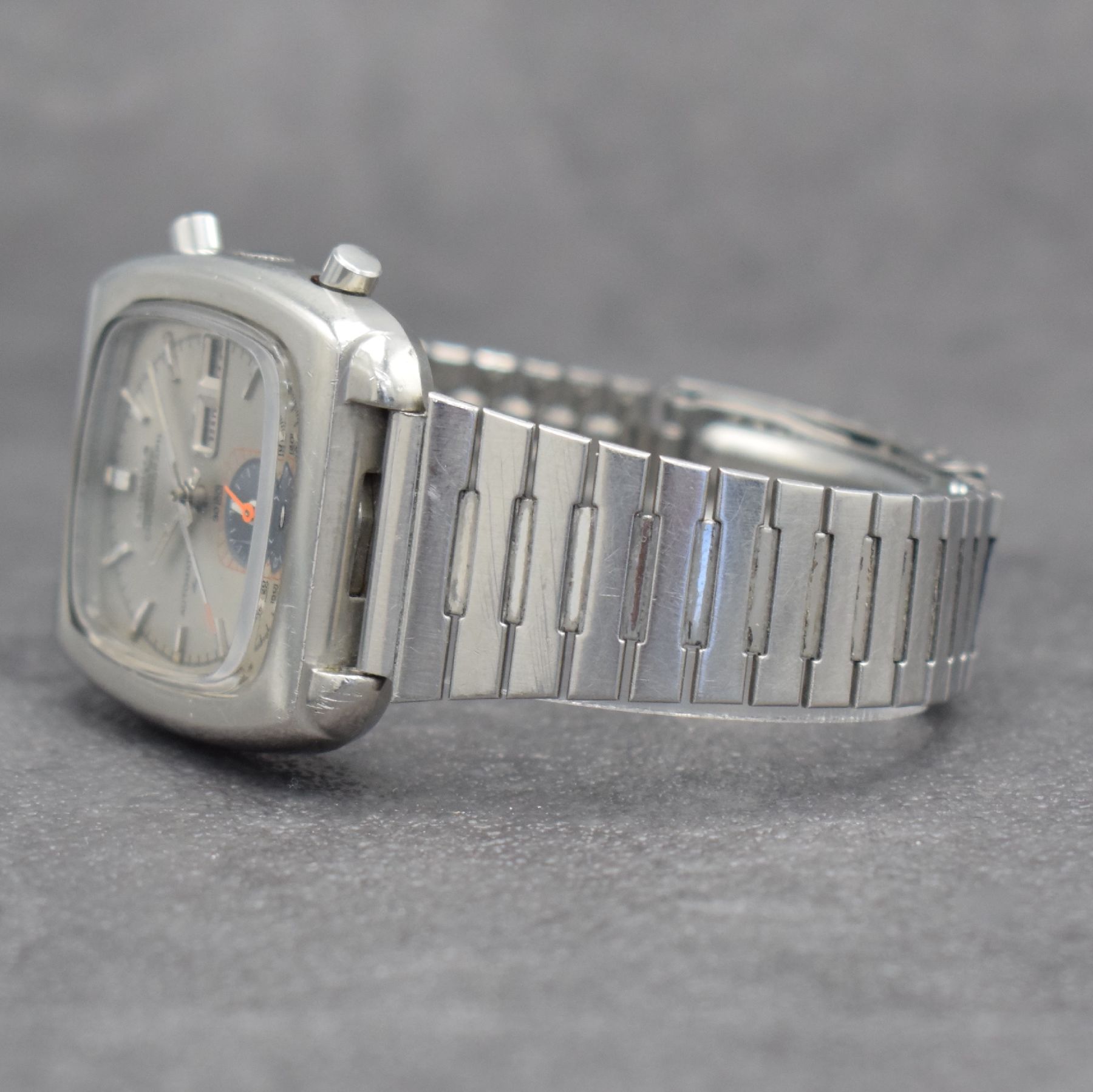 Detail b: SEIKO seltener Flyback-Chronograph mit Stunden- & Minutenzähler bei 6, Japan um 1975, Automatik, Stahl-Stülpgeh. Ref. 7016- 5001, Seiko Gliederband ...