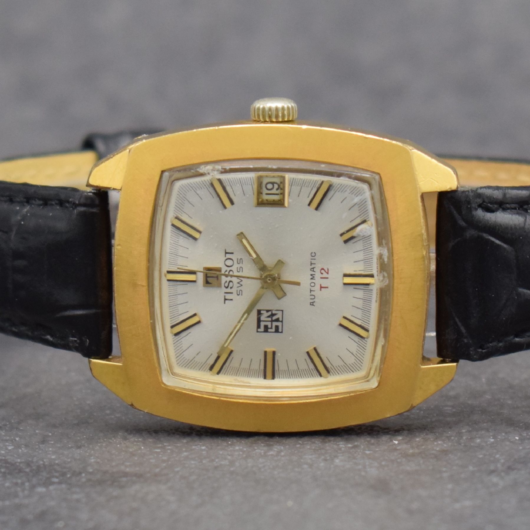 Detail a: TISSOT 3 Herrenarmbanduhren, Schweiz um 1950 - 1970, 1) T12 Automatik m. Datum, Geh. in Stahl & teils verg., Kal. 784-2 M. ca. 41 x 34 mm, 2) Kal. 27 ...
