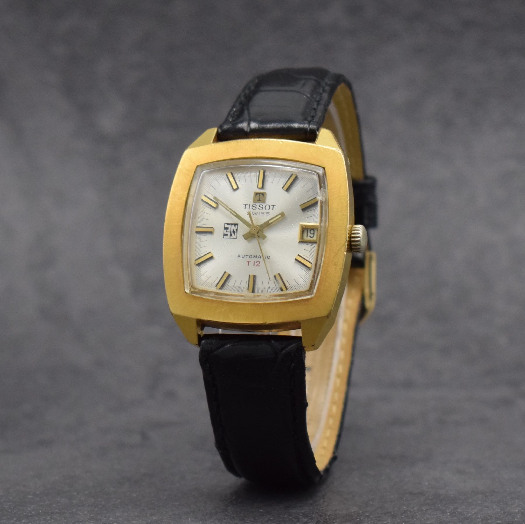 Detail b: TISSOT 3 Herrenarmbanduhren, Schweiz um 1950 - 1970, 1) T12 Automatik m. Datum, Geh. in Stahl & teils verg., Kal. 784-2 M. ca. 41 x 34 mm, 2) Kal. 27 ...