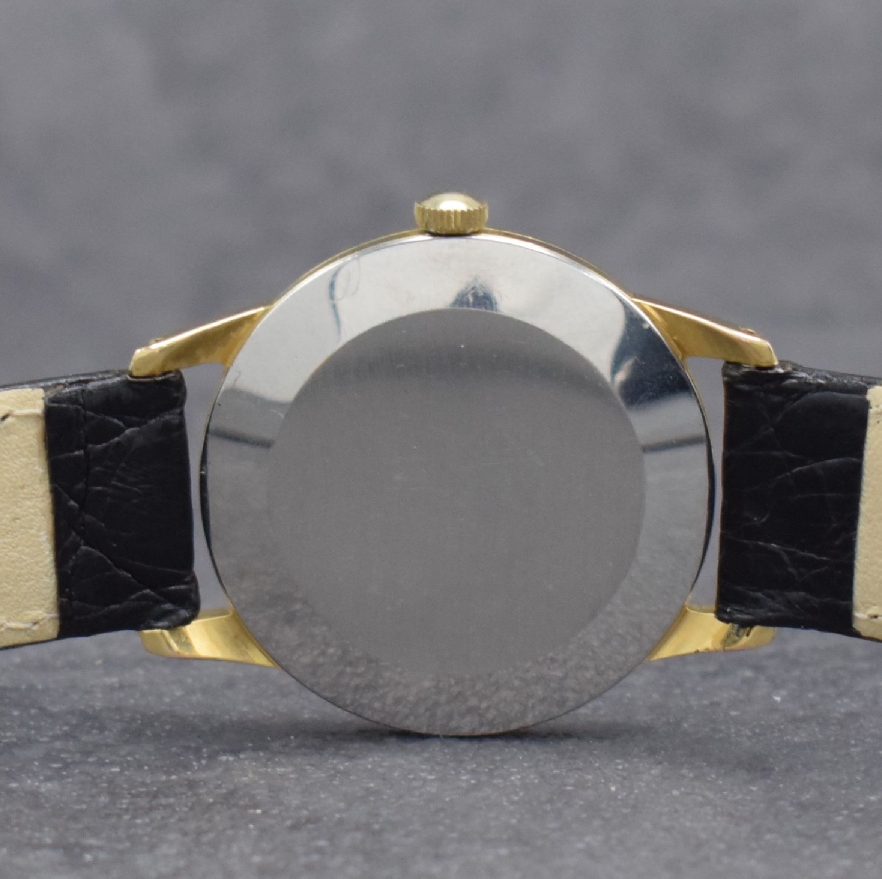 Detail f: TISSOT 3 Herrenarmbanduhren, Schweiz um 1950 - 1970, 1) T12 Automatik m. Datum, Geh. in Stahl & teils verg., Kal. 784-2 M. ca. 41 x 34 mm, 2) Kal. 27 ...