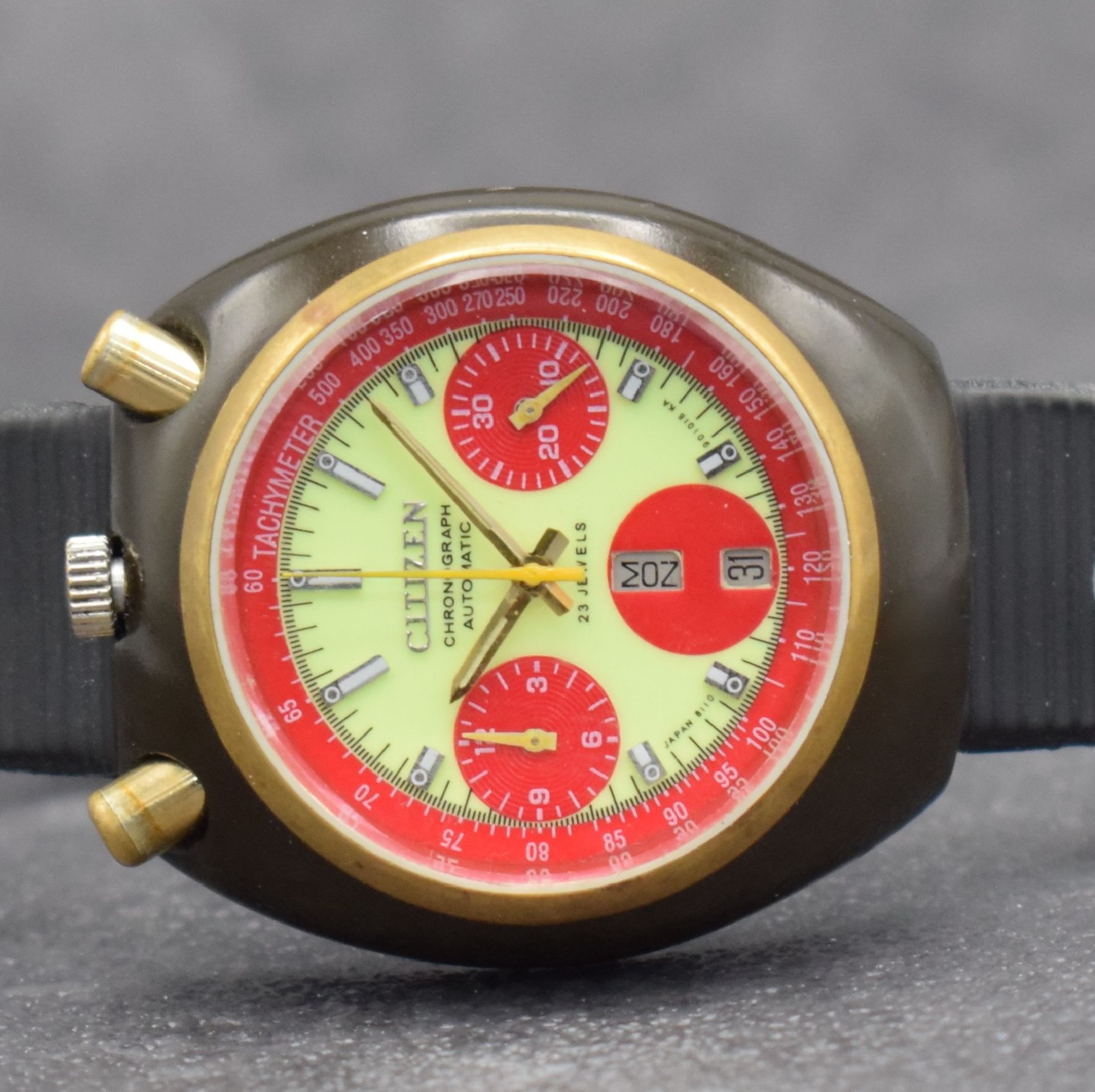 Detail a: CITIZEN Flyback-Chronograph sog. Bullhead, Automatik, Ref. 4-901061-K, Japan um 1970, eloxiertes Metallgeh., Edelstahlboden verschr., neon-gelbes ...