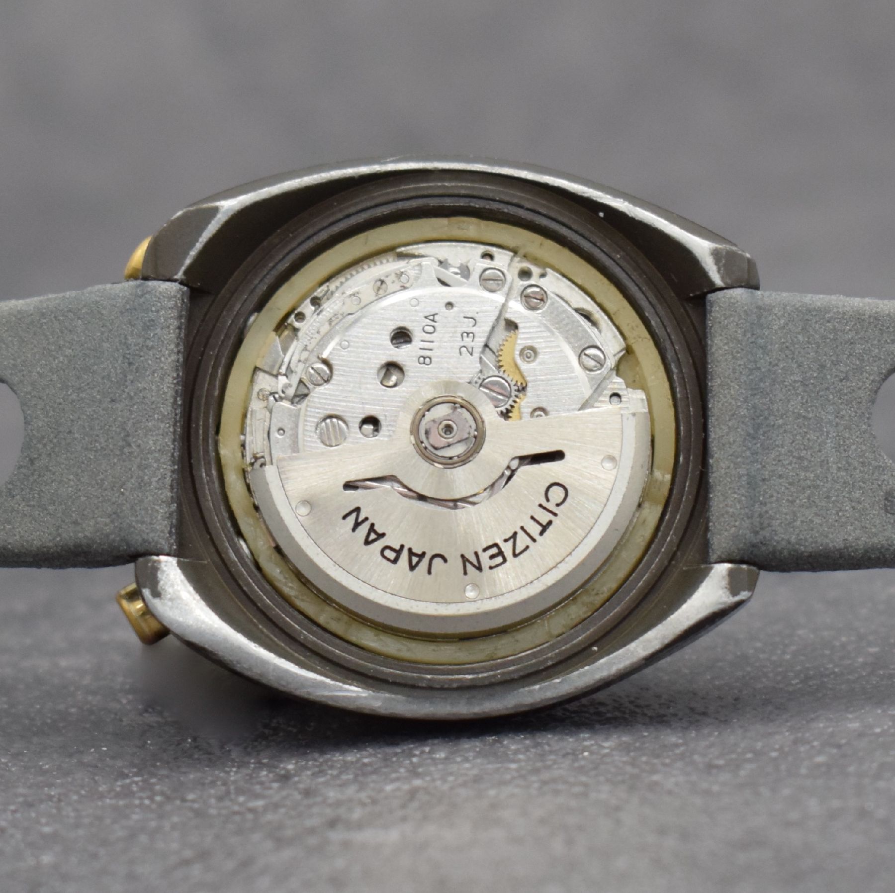 Detail g: CITIZEN Flyback-Chronograph sog. Bullhead, Automatik, Ref. 4-901061-K, Japan um 1970, eloxiertes Metallgeh., Edelstahlboden verschr., neon-gelbes ...