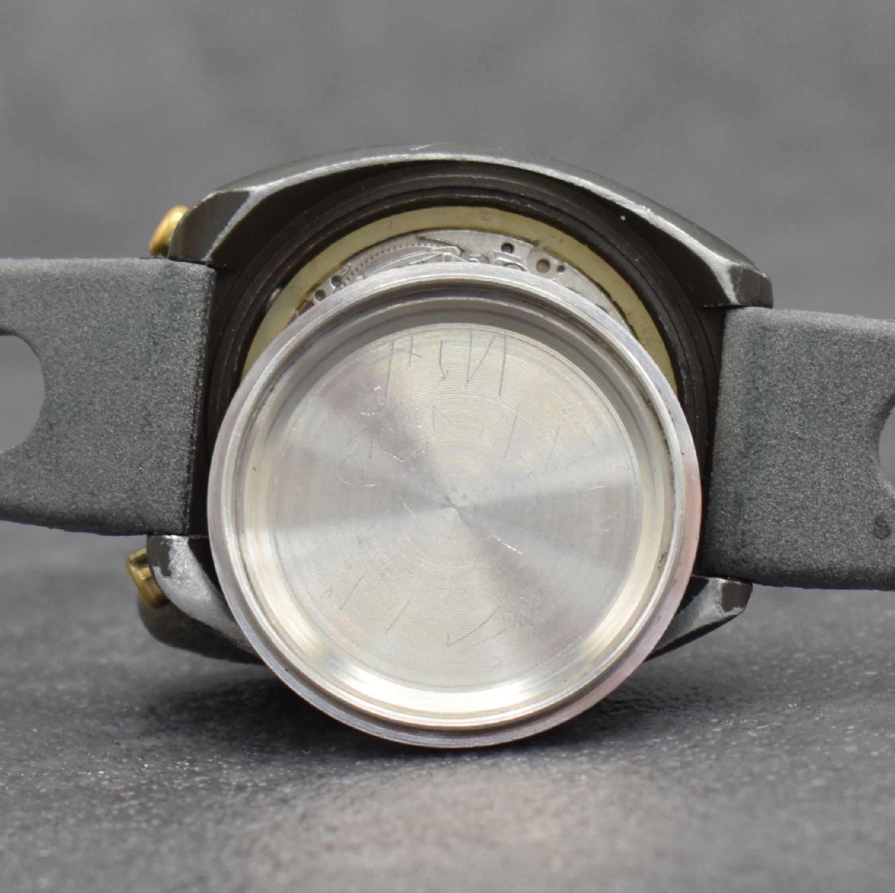 Detail h: CITIZEN Flyback-Chronograph sog. Bullhead, Automatik, Ref. 4-901061-K, Japan um 1970, eloxiertes Metallgeh., Edelstahlboden verschr., neon-gelbes ...