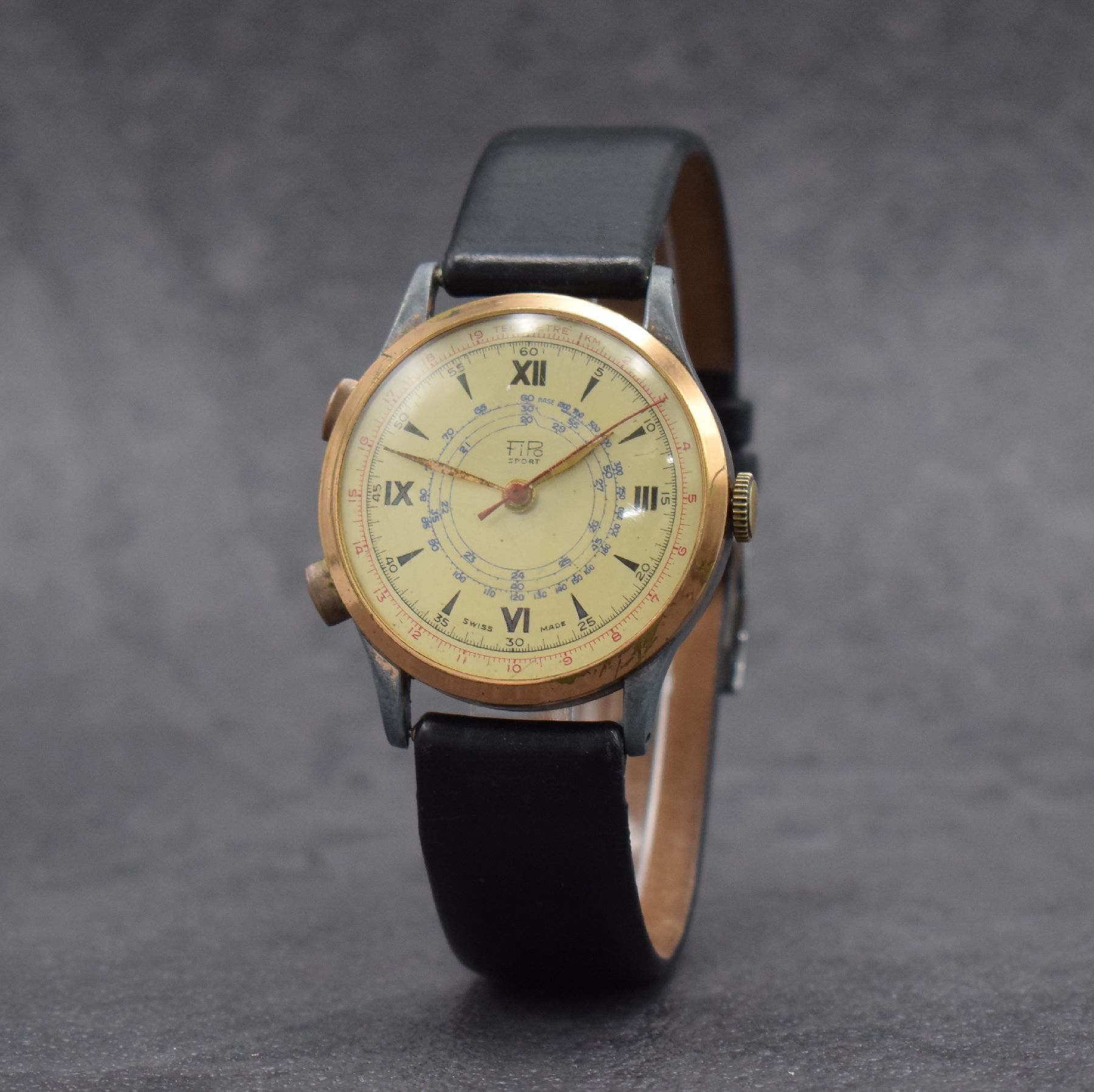 Detail b: 3 Herrenarmbanduhren, alle Handaufzug, Schweiz um 1930 - 1950, 1) FiPo Sport sog. Schein-Chronograph m. Stiftenankerwerk, D. ca. 38 mm, 2) STOWA ...