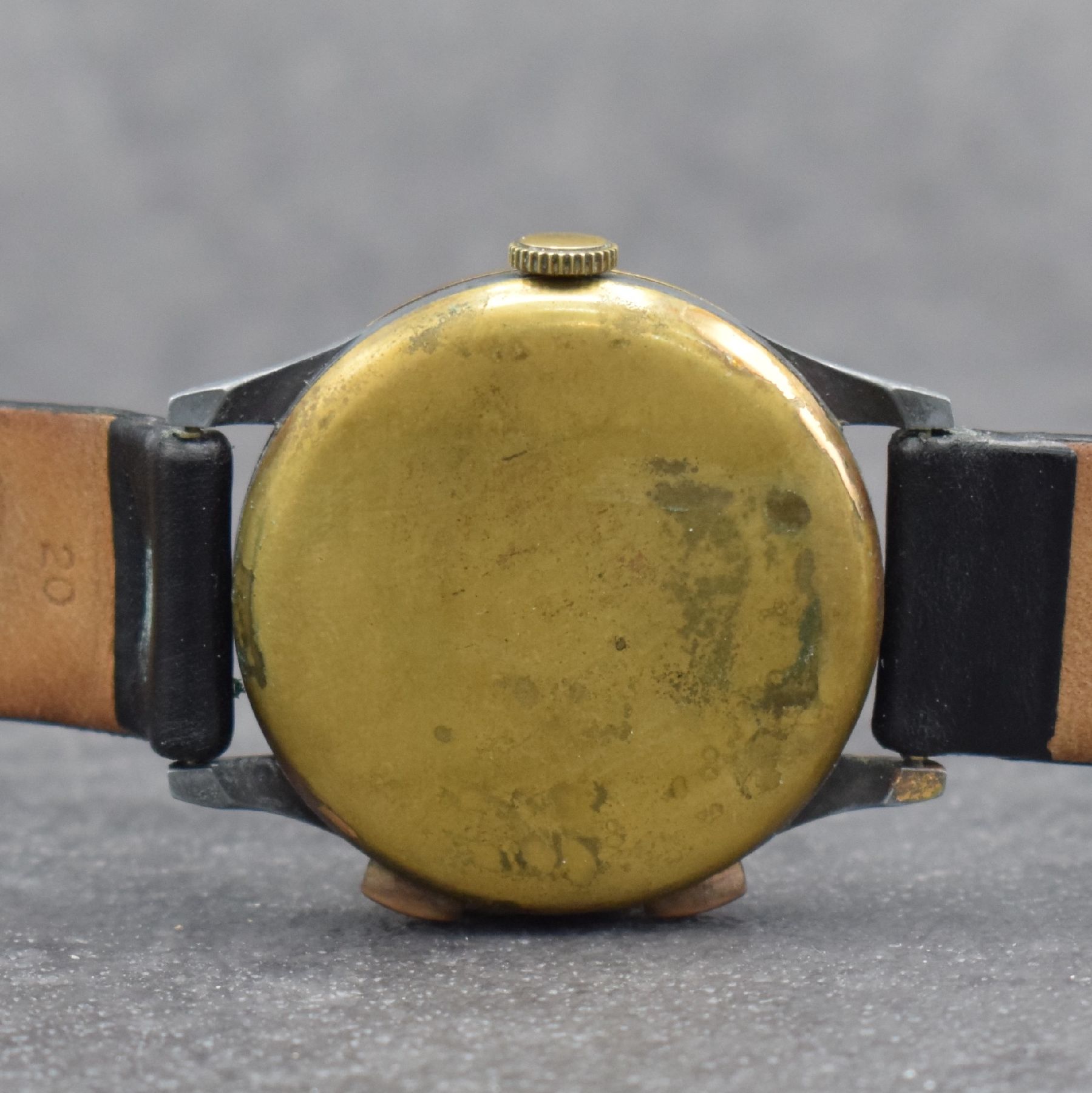 Detail c: 3 Herrenarmbanduhren, alle Handaufzug, Schweiz um 1930 - 1950, 1) FiPo Sport sog. Schein-Chronograph m. Stiftenankerwerk, D. ca. 38 mm, 2) STOWA ...