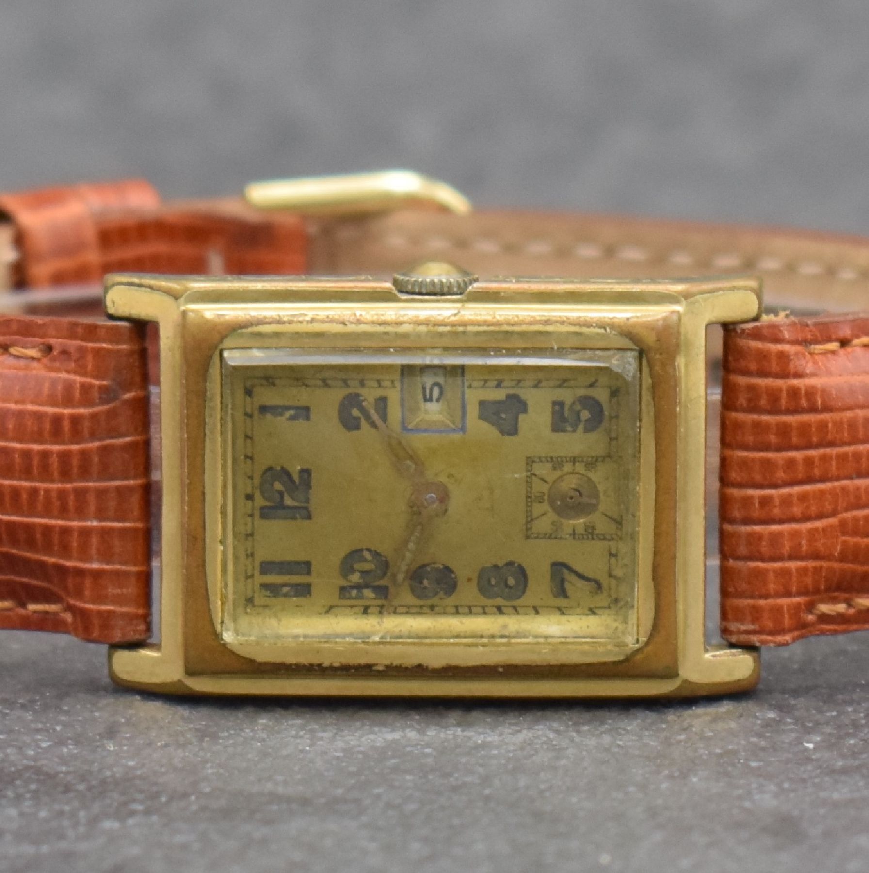 Detail e: 3 Herrenarmbanduhren, alle Handaufzug, Schweiz um 1930 - 1950, 1) FiPo Sport sog. Schein-Chronograph m. Stiftenankerwerk, D. ca. 38 mm, 2) STOWA ...