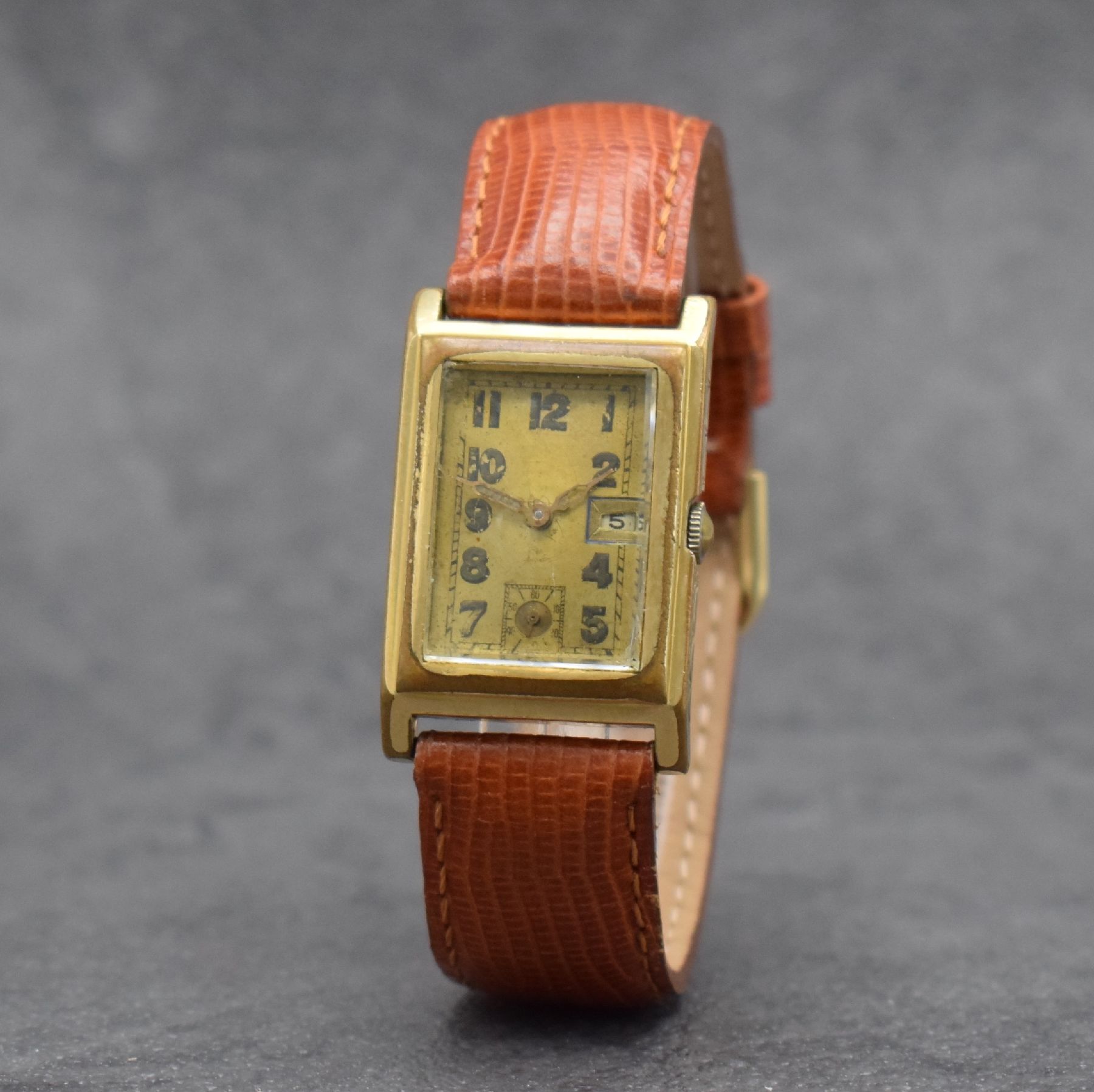 Detail f: 3 Herrenarmbanduhren, alle Handaufzug, Schweiz um 1930 - 1950, 1) FiPo Sport sog. Schein-Chronograph m. Stiftenankerwerk, D. ca. 38 mm, 2) STOWA ...