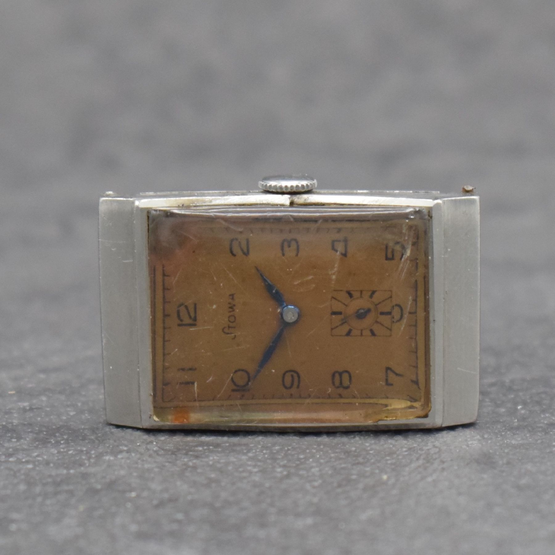 Detail j: 3 Herrenarmbanduhren, alle Handaufzug, Schweiz um 1930 - 1950, 1) FiPo Sport sog. Schein-Chronograph m. Stiftenankerwerk, D. ca. 38 mm, 2) STOWA ...