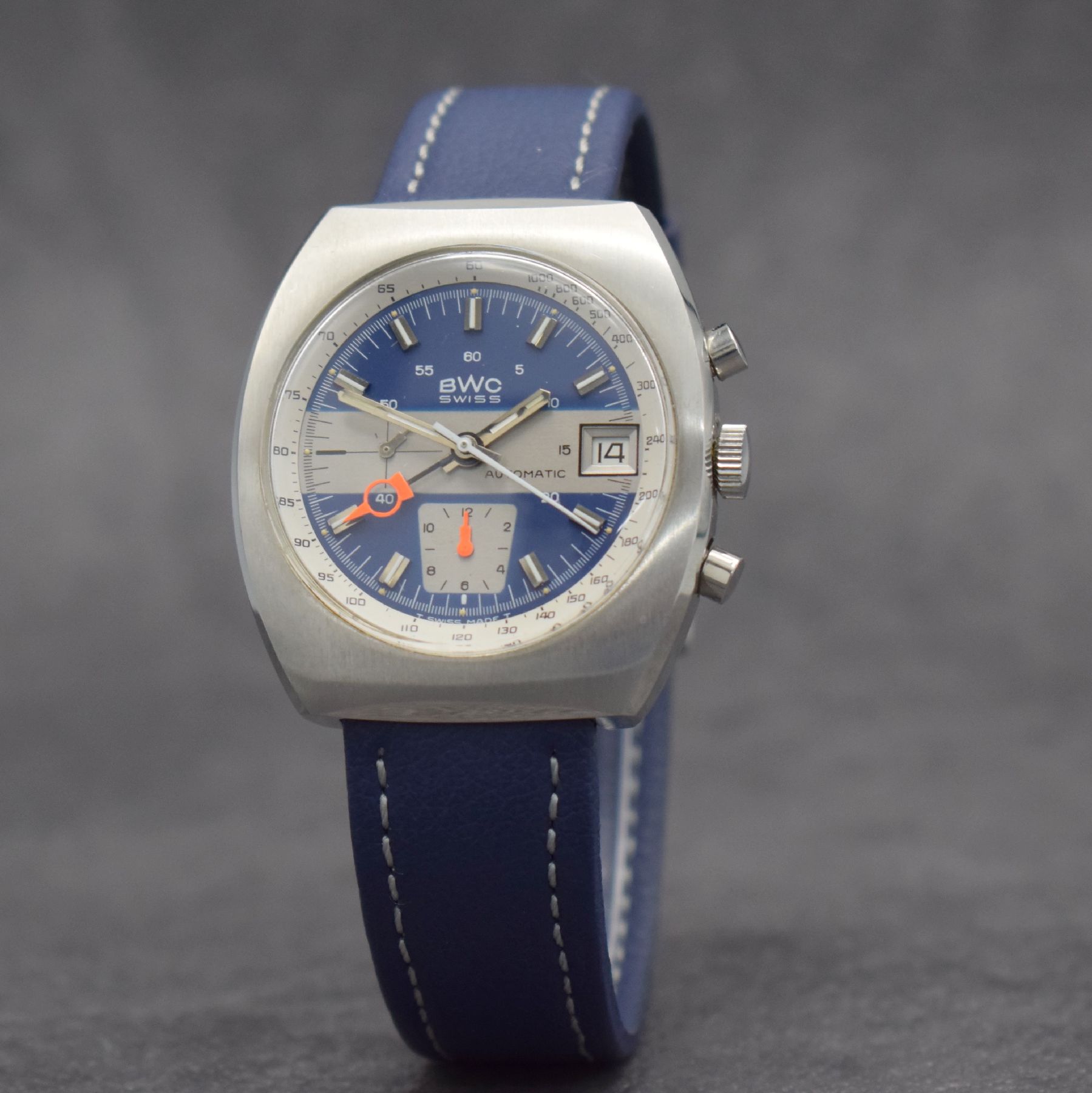 Detail b: BWC vintage Armbandchronograph, Schweiz um 1970, Automatik, tonneauförmiges Edelstahlgeh., Boden verschr., ausgefall. 2- farb. Zifferblatt, Kal. ...