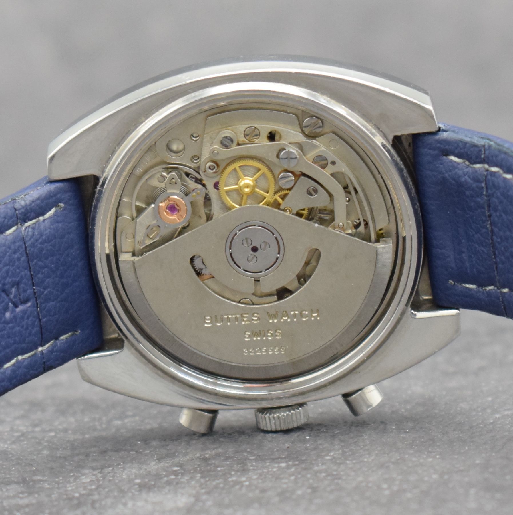 Detail g: BWC vintage Armbandchronograph, Schweiz um 1970, Automatik, tonneauförmiges Edelstahlgeh., Boden verschr., ausgefall. 2- farb. Zifferblatt, Kal. ...
