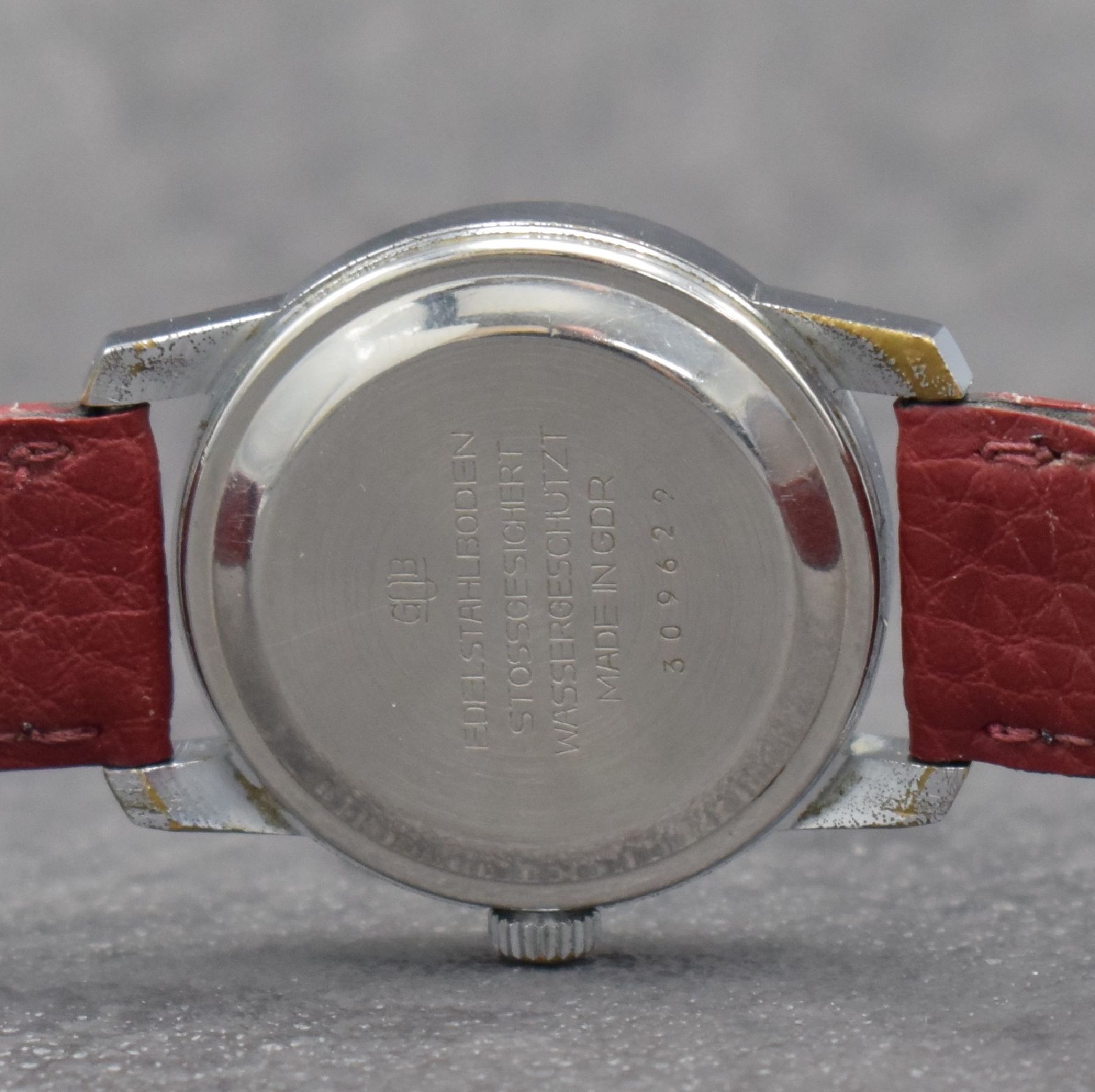 Detail b: GLASHÜTTE 2 Herrenarmbanduhren, Deutschland um 1960 - 1970, 1) Spezichron, Automatik, verchr. Geh., Stahlboden aufgedr., Zifferbl. m. aufges. ...