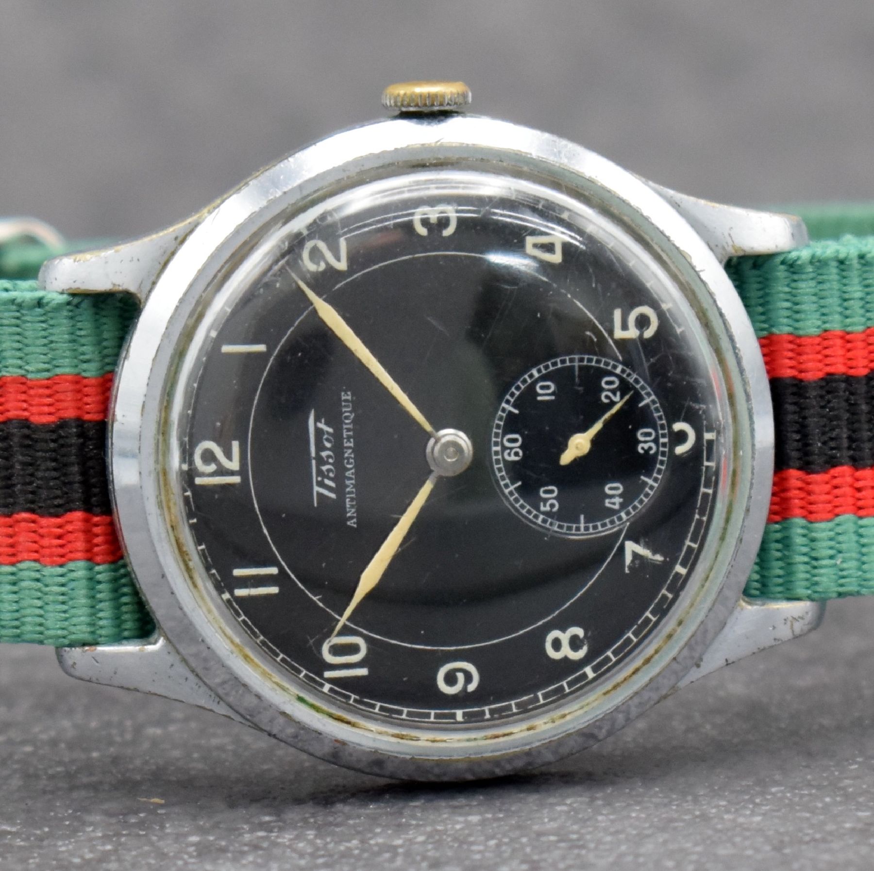 Detail a: TISSOT Antimagnetique große Herrenarmbanduhr mit schwarzem Zifferblatt, Schweiz um 1938, Handaufzug, verchr. Gehäuse, Stahlboden aufgedr., ...