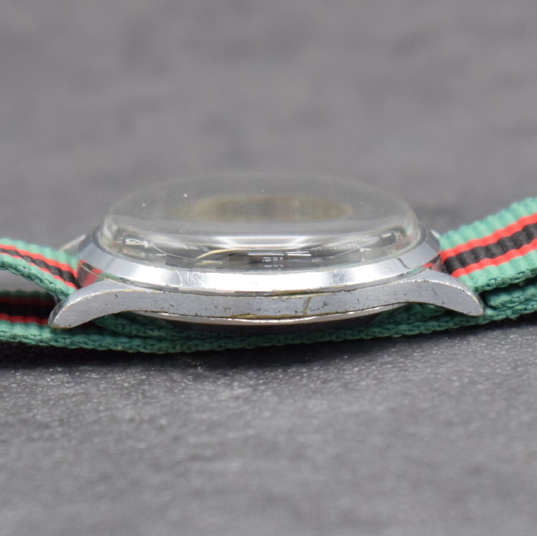 Detail c: TISSOT Antimagnetique große Herrenarmbanduhr mit schwarzem Zifferblatt, Schweiz um 1938, Handaufzug, verchr. Gehäuse, Stahlboden aufgedr., ...