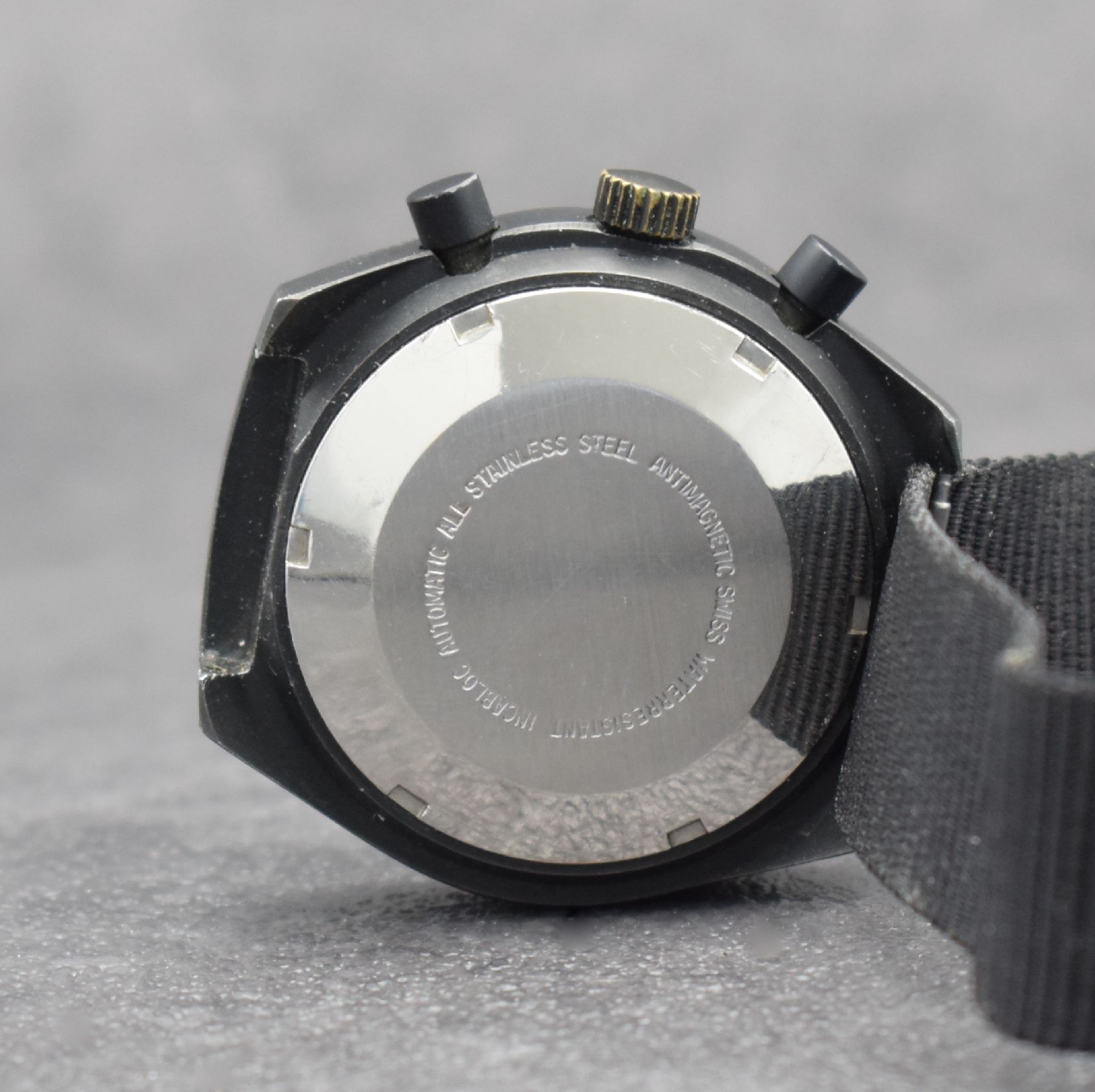 Detail e: ALPINA vintage Herrenarmbanduhr mit Chronograph, Schweiz um 1975, Automatik, geschwärztes Edelstahlgeh., Boden geschr., schwarzes Zifferbl., ...