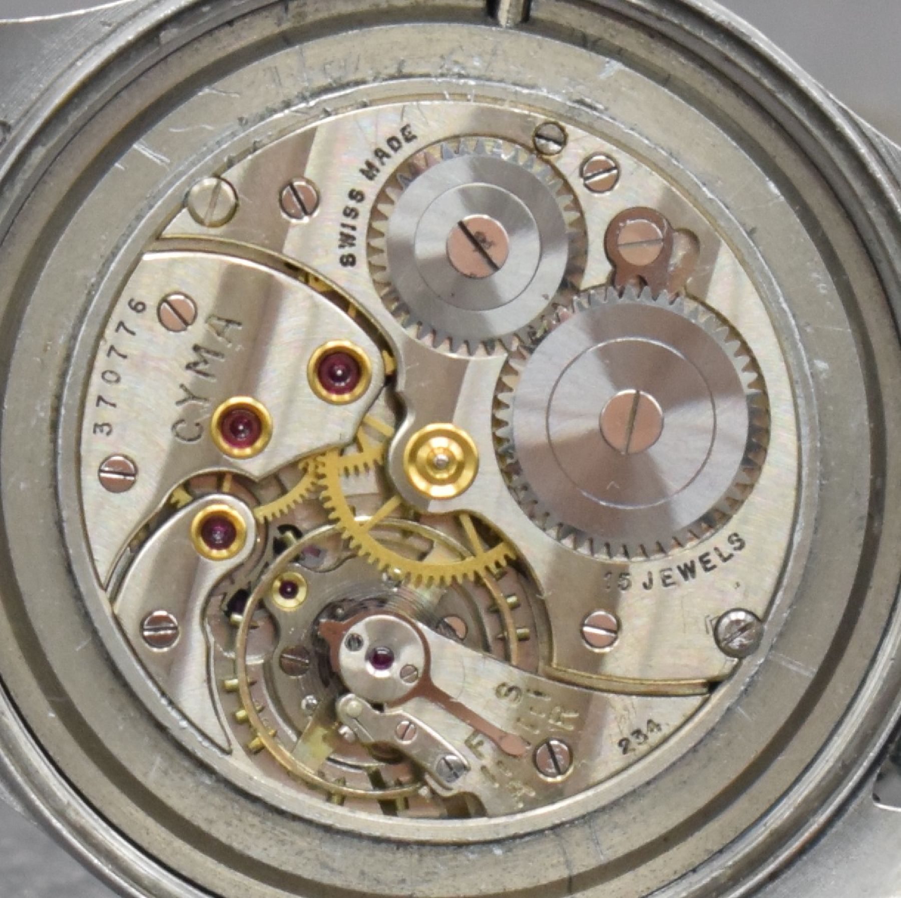Detail j: CYMA Militärarmbanduhr der britischen Armee, Schweiz 1940, Handaufzug, Stahlgeh., Boden m. entspr. Reg.-Grav. verschr., schwarzes Zifferbl. m. arab. ...