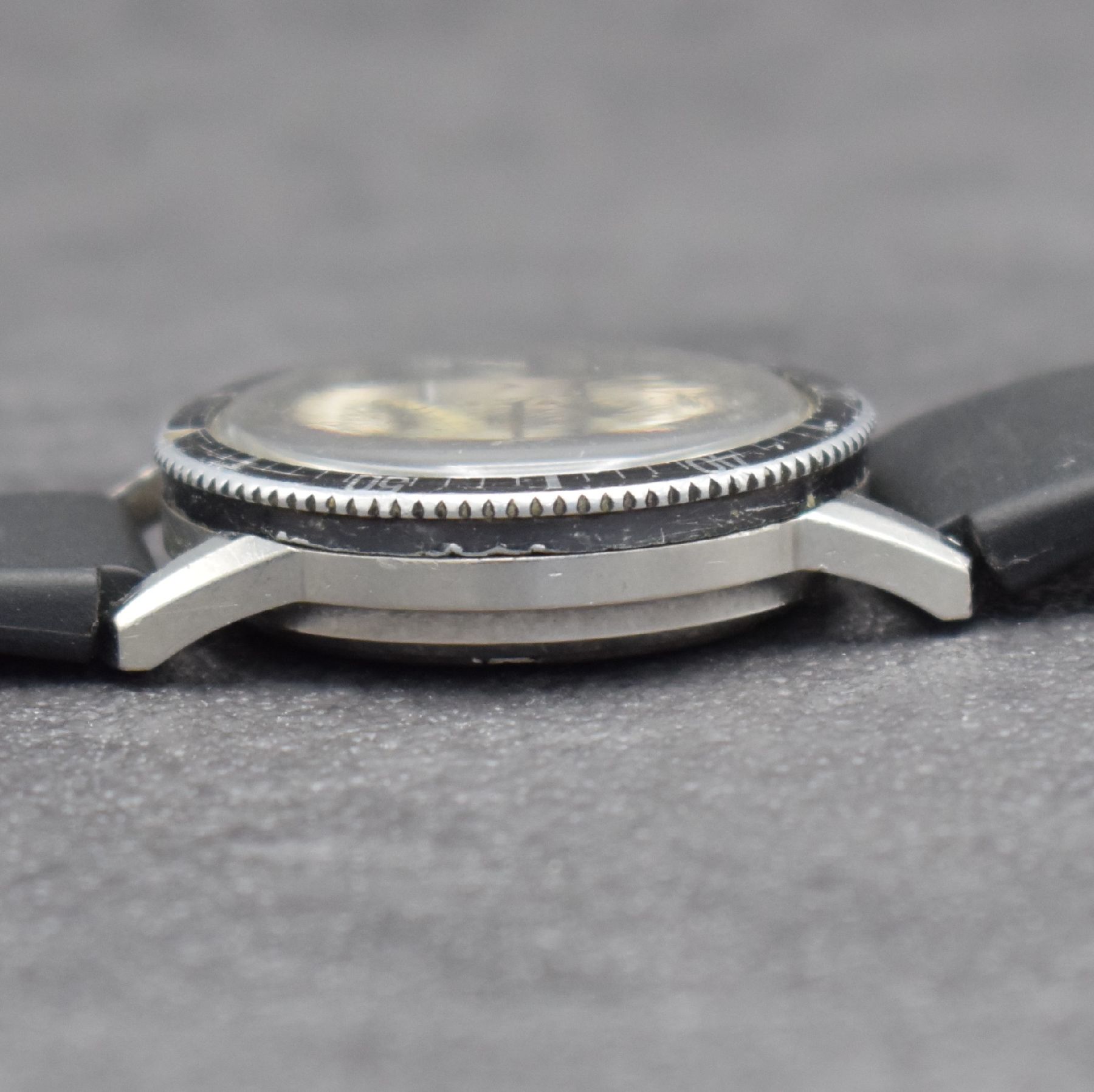 Detail b: Konvolut: 2 Armbanduhren, Schweiz um 1943 & 1965, 1 x BUTEX /BWC im Taucherdesign, Ref. 713008, Automatik, Edelstahlgeh. inkl. neutr. Kautschukband, ...
