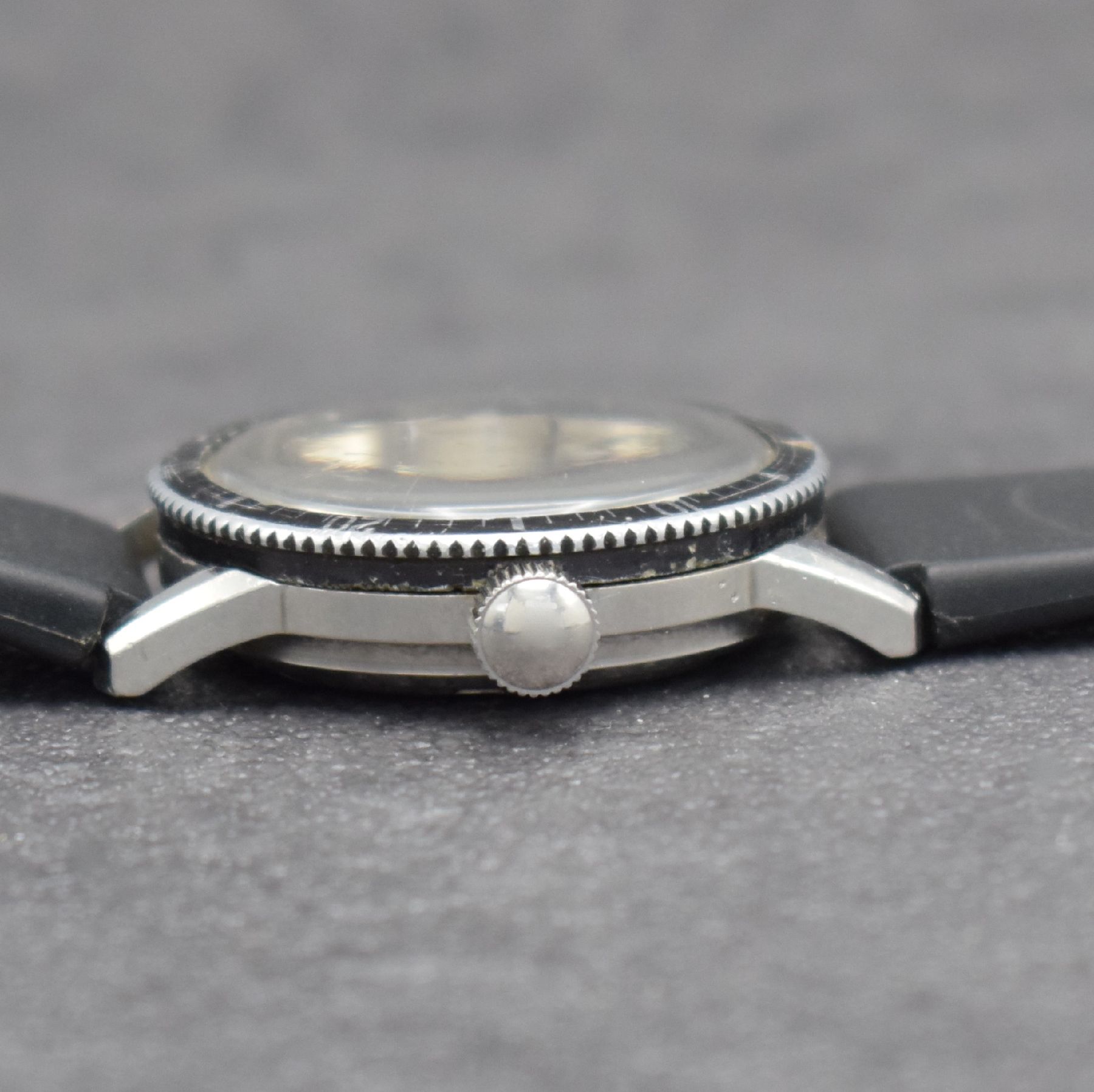 Detail c: Konvolut: 2 Armbanduhren, Schweiz um 1943 & 1965, 1 x BUTEX /BWC im Taucherdesign, Ref. 713008, Automatik, Edelstahlgeh. inkl. neutr. Kautschukband, ...