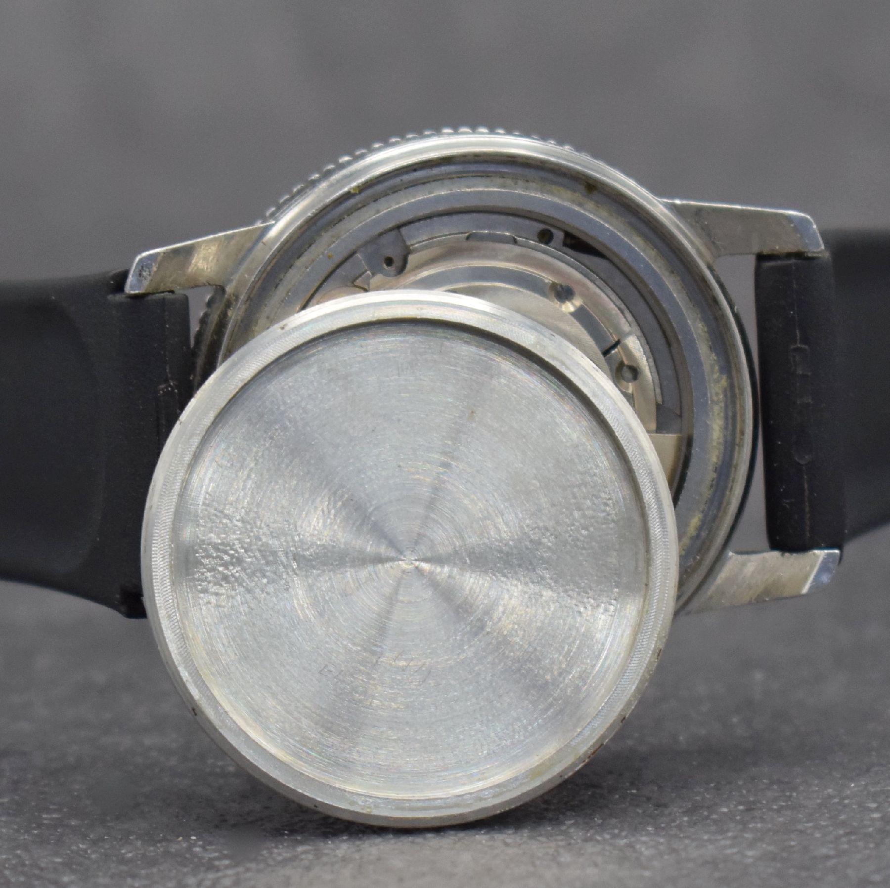 Detail g: Konvolut: 2 Armbanduhren, Schweiz um 1943 & 1965, 1 x BUTEX /BWC im Taucherdesign, Ref. 713008, Automatik, Edelstahlgeh. inkl. neutr. Kautschukband, ...
