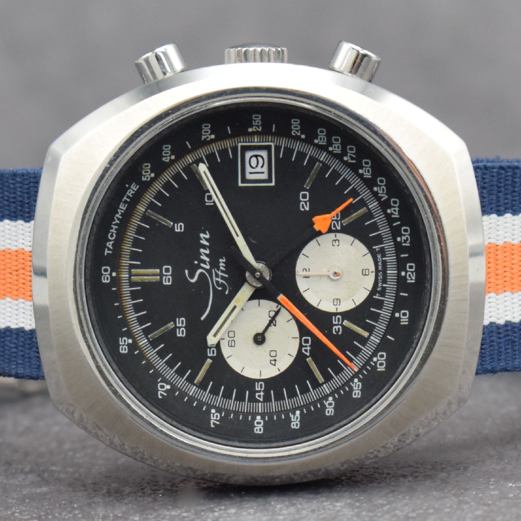 Detail a: SINN seltene Herrenarmbanduhr mit Chronograph Kaliber Lemania 1340, Schweiz um 1972, Automatik, massives Edelstahlgeh., Boden geschr., schwarzes ...