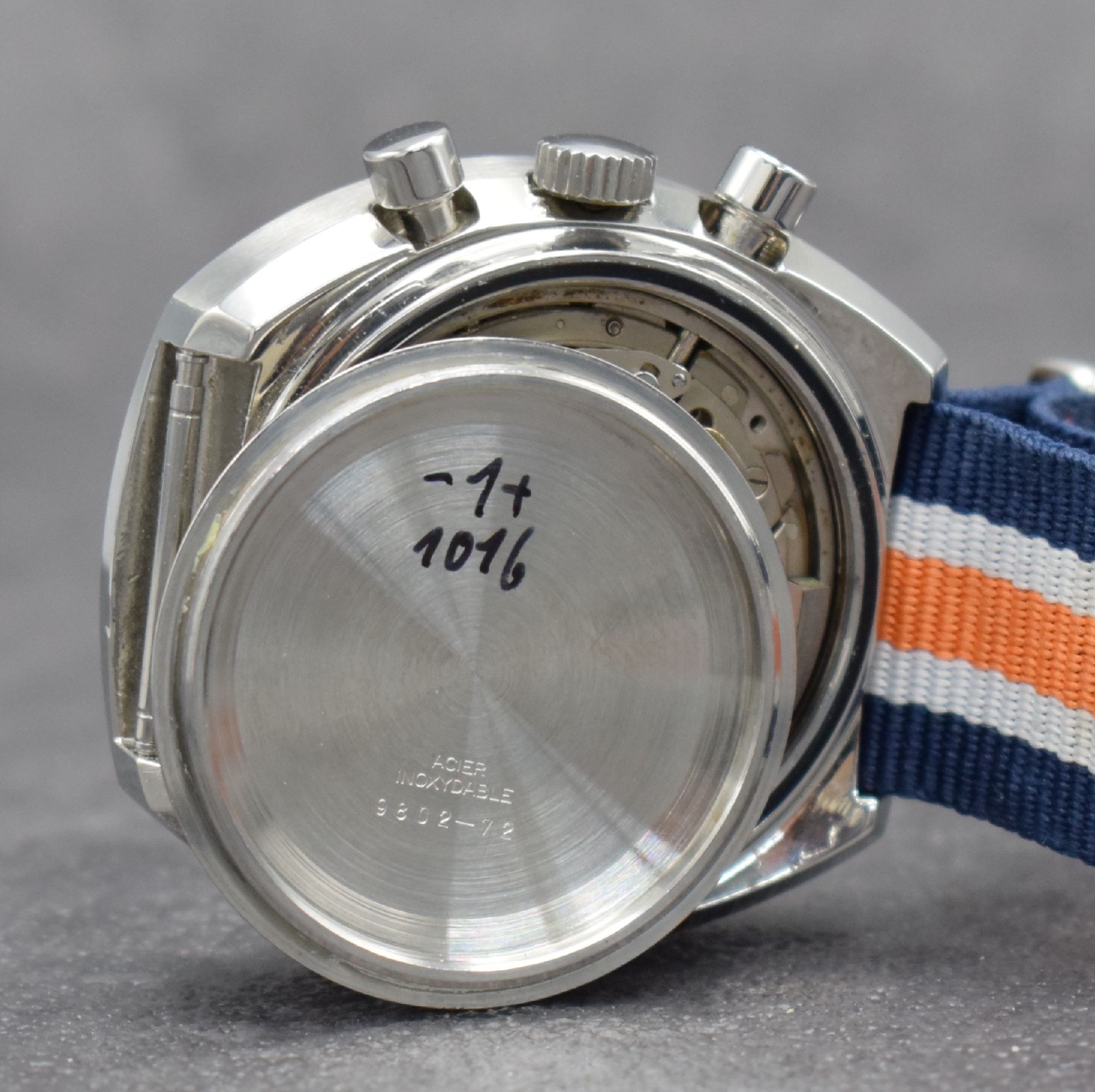 Detail h: SINN seltene Herrenarmbanduhr mit Chronograph Kaliber Lemania 1340, Schweiz um 1972, Automatik, massives Edelstahlgeh., Boden geschr., schwarzes ...
