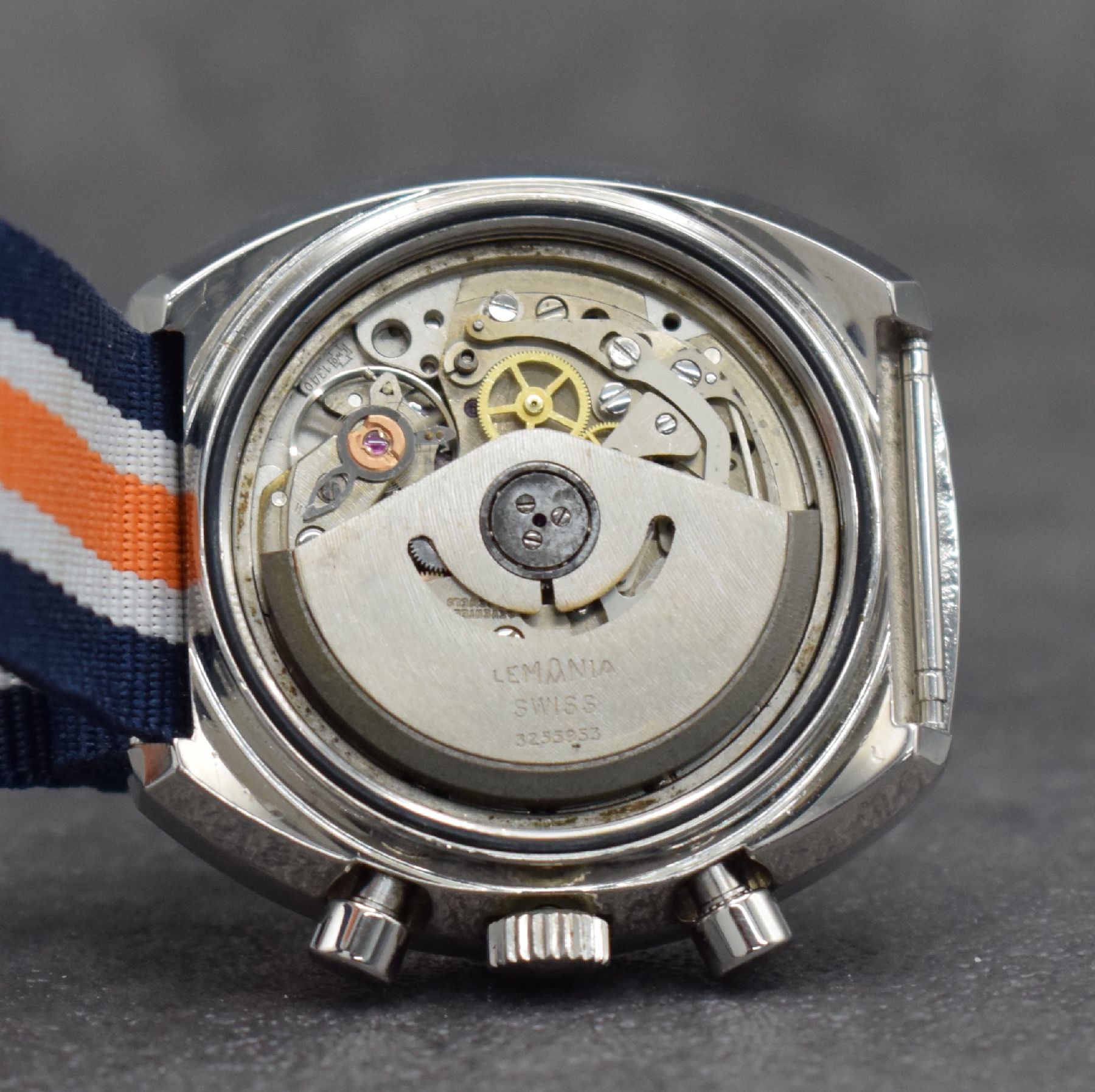 Detail i: SINN seltene Herrenarmbanduhr mit Chronograph Kaliber Lemania 1340, Schweiz um 1972, Automatik, massives Edelstahlgeh., Boden geschr., schwarzes ...