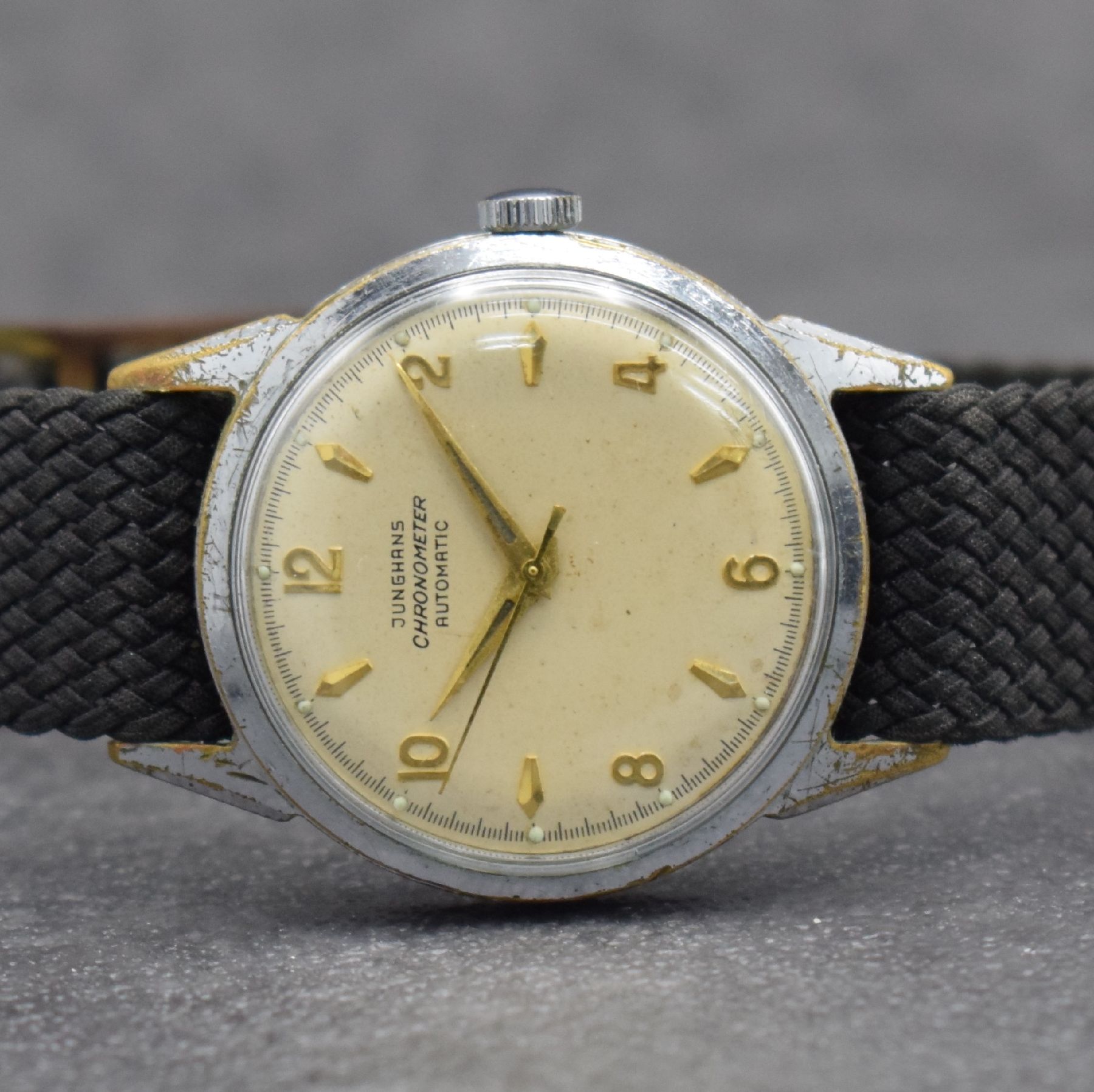 Detail a: JUNGHANS Chronometer Herrenarmbanduhr, Deutschland um 1955, verchr. Gehäuse, Stahlboden aufgedr., silb. Zifferbl. m. aufges. gold. Std.-Ind. pat., ...